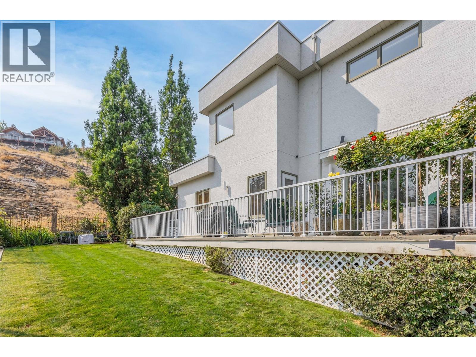 5851 Lakeshore Road
