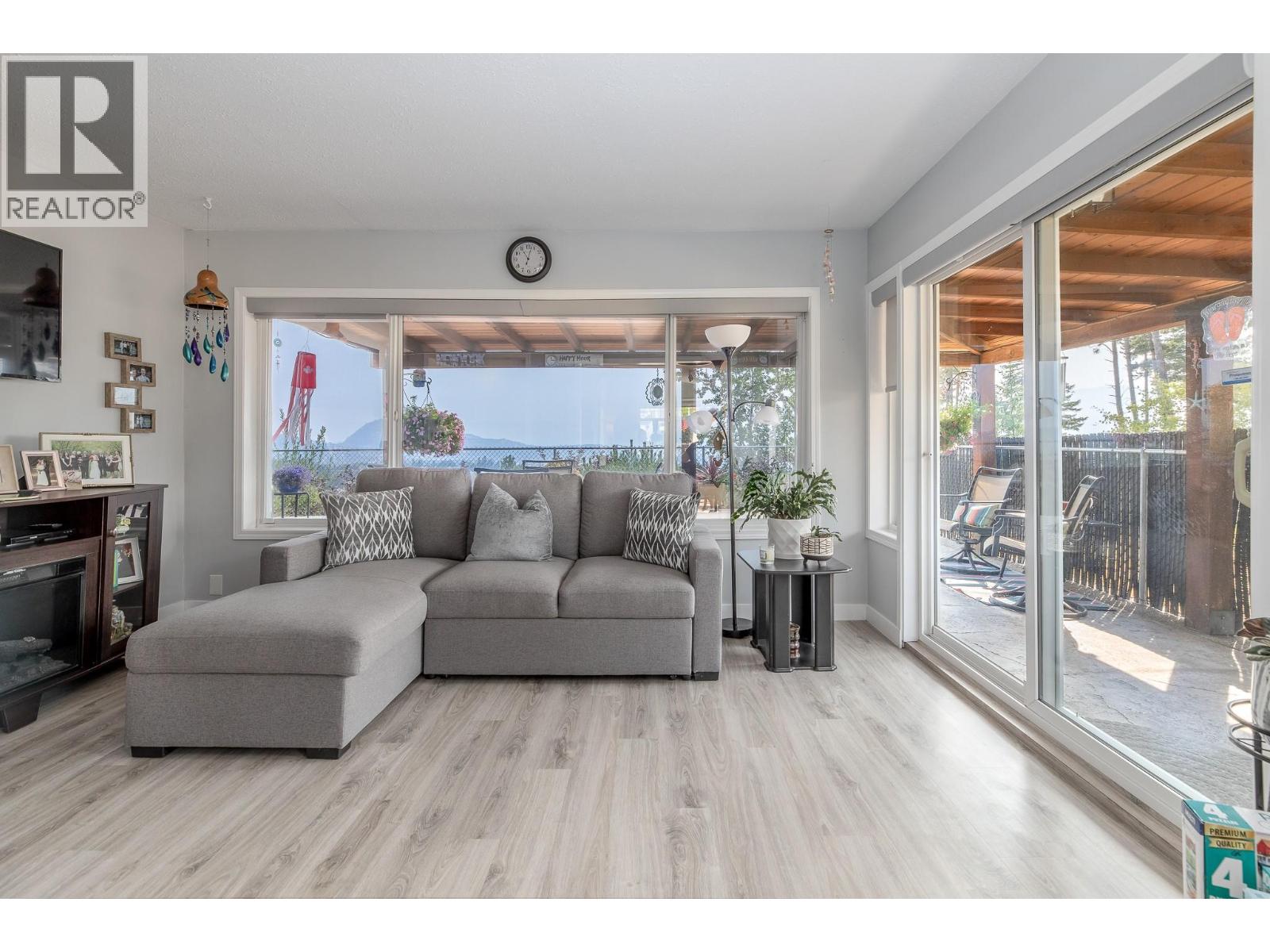 3689 Morningside Drive