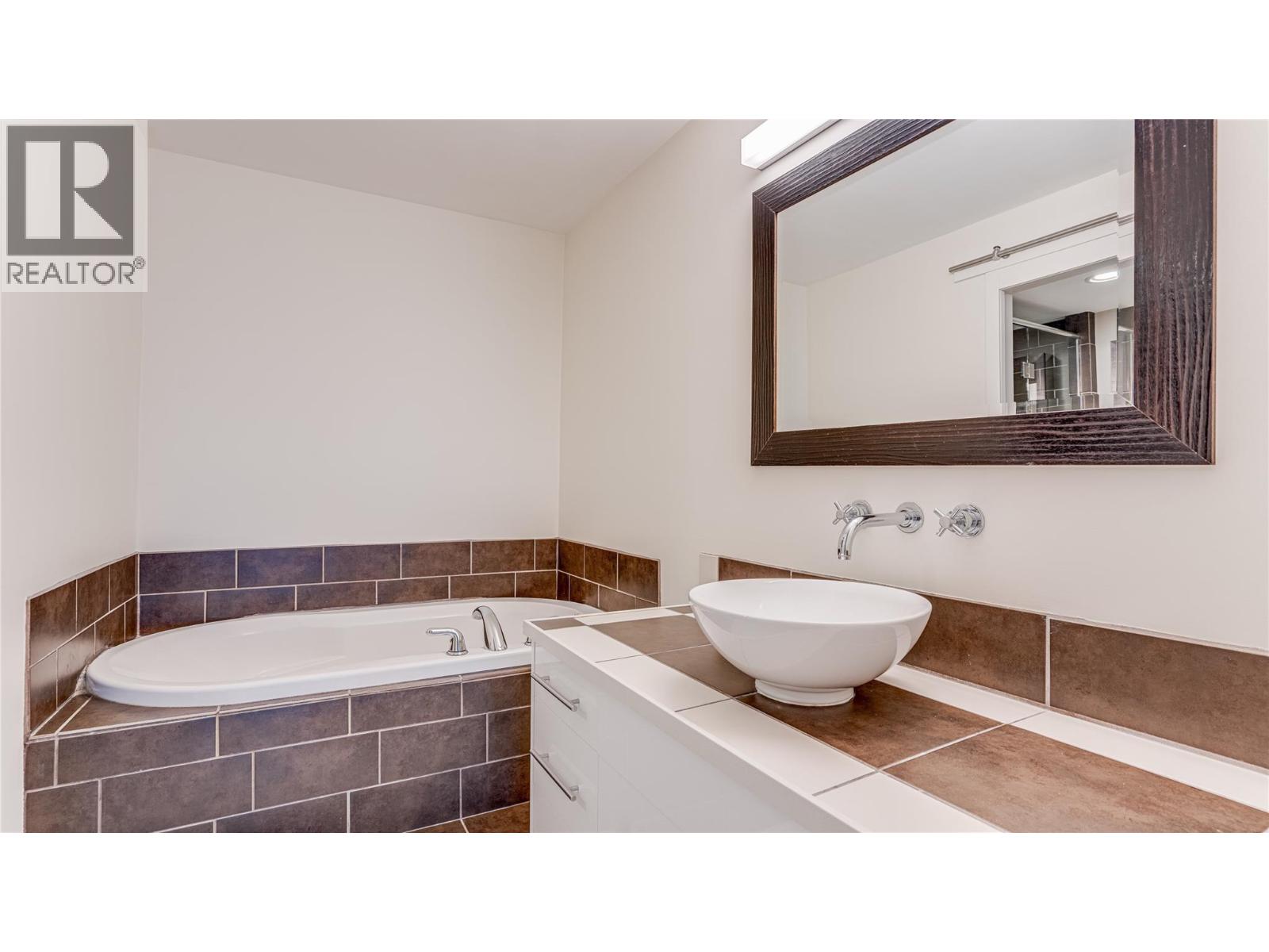 737 Leon Avenue Unit# 1401