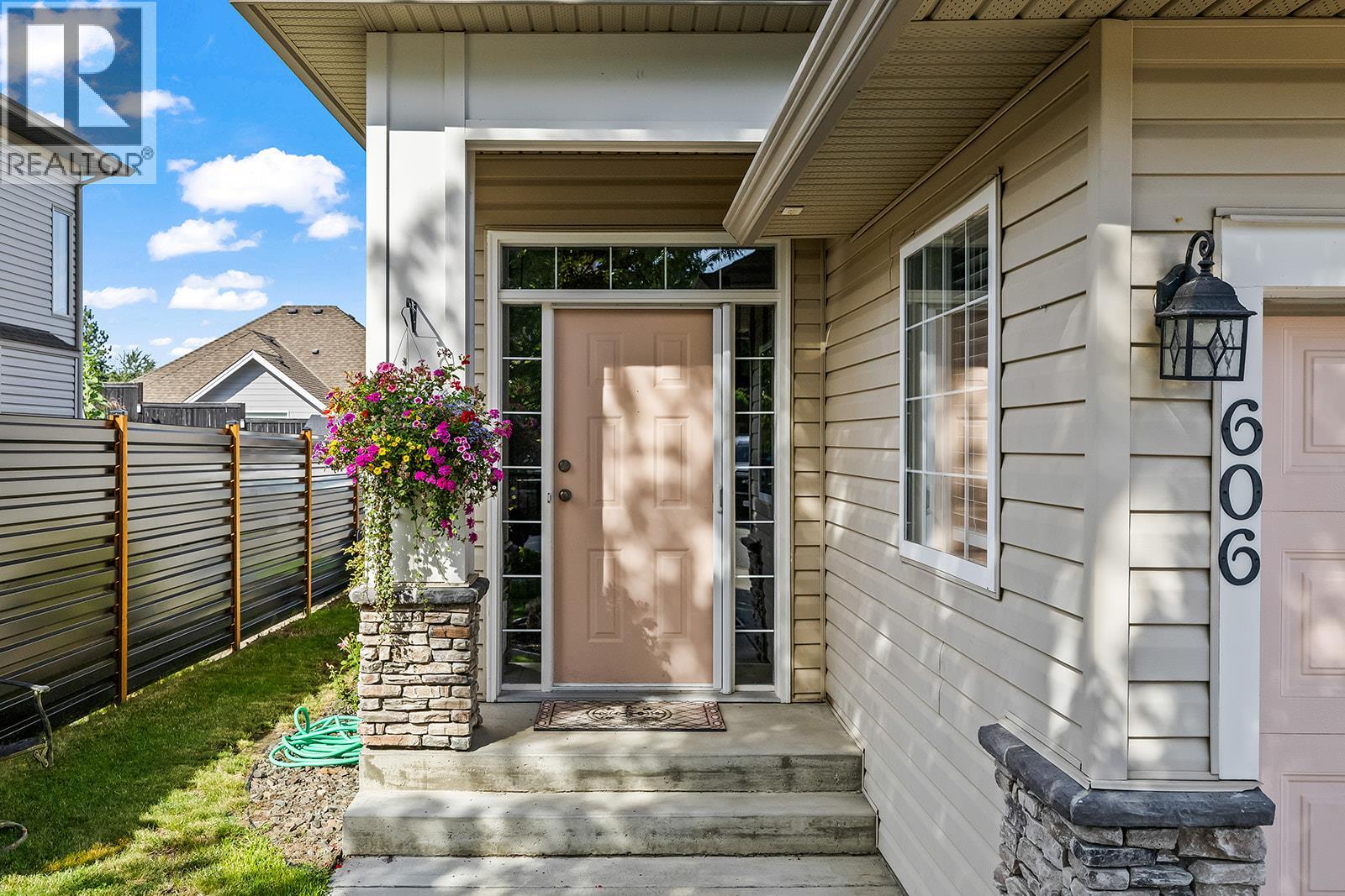 606 South Crest Drive