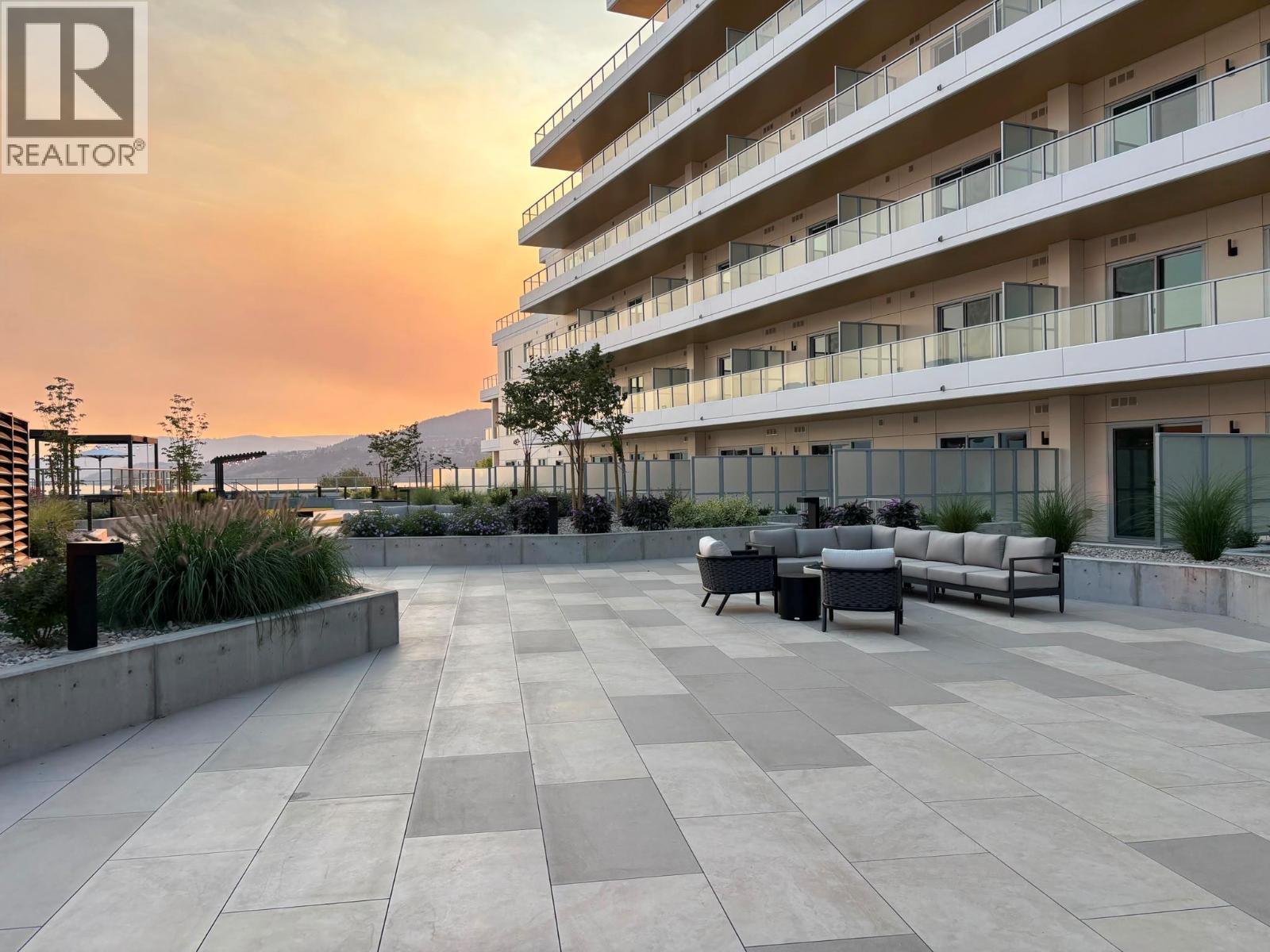 3340 Lakeshore Road Unit# 709