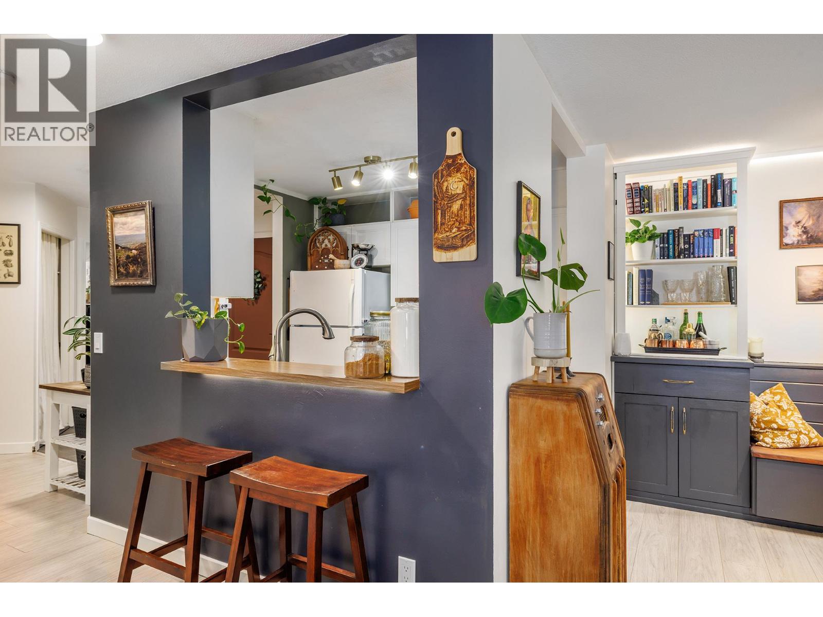 709 Houghton Road Unit# 315