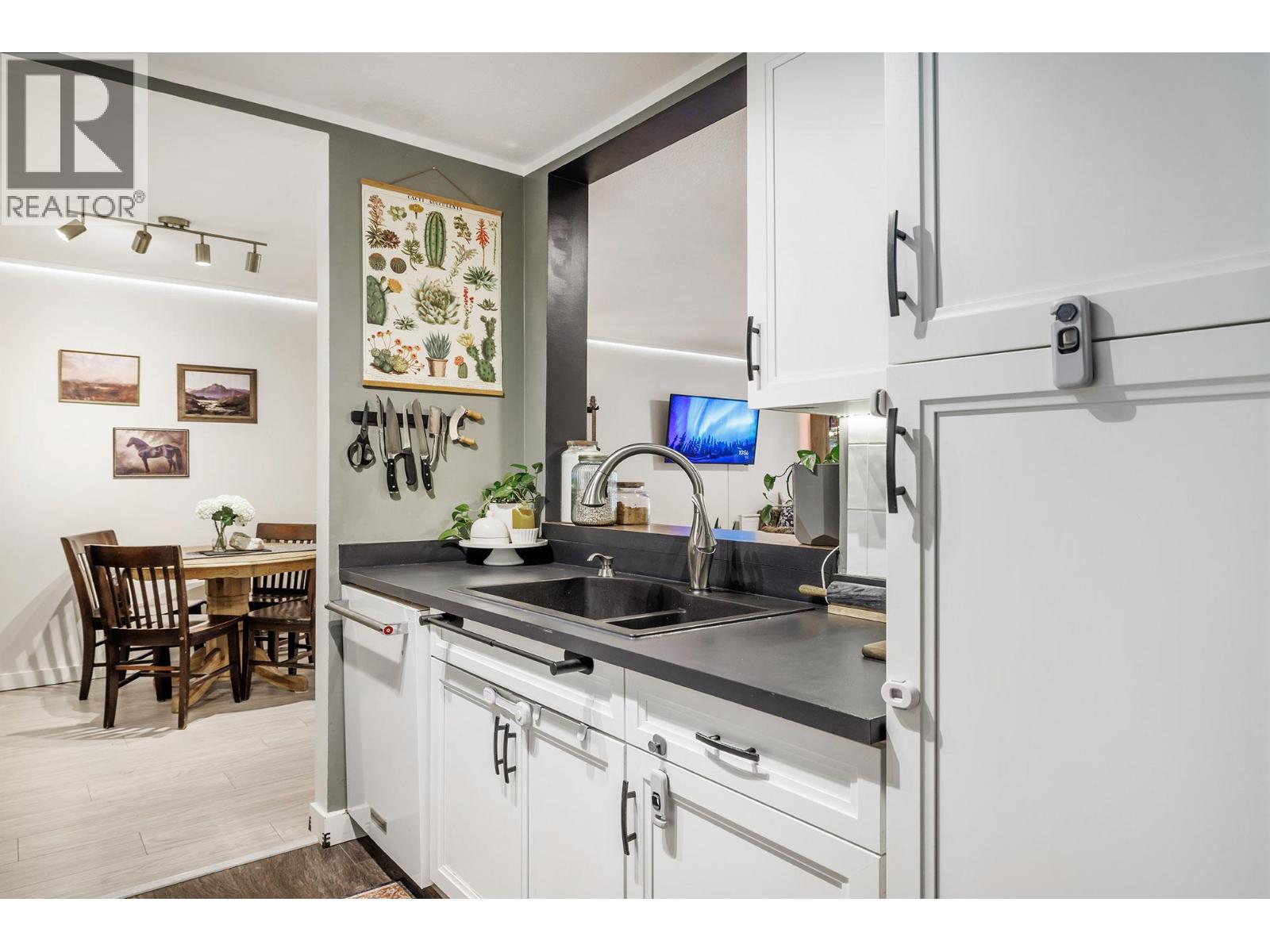 709 Houghton Road Unit# 315
