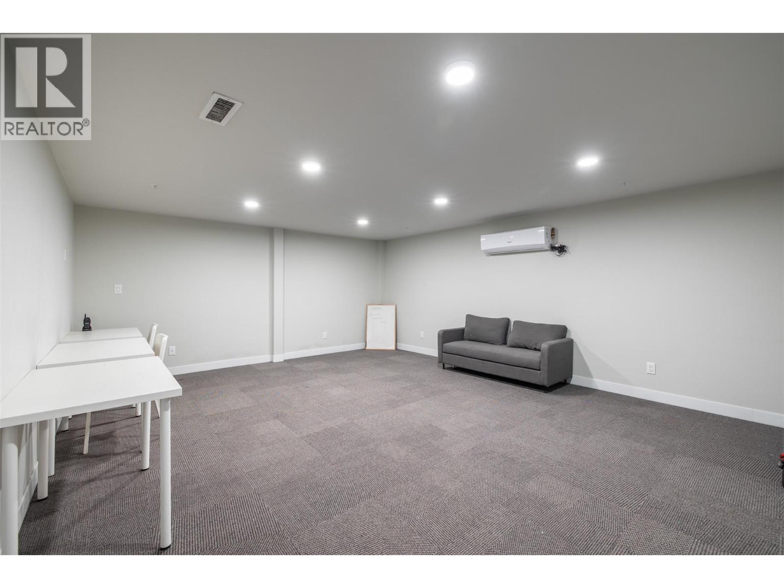 345 DOUGALL Road N Unit# PH6