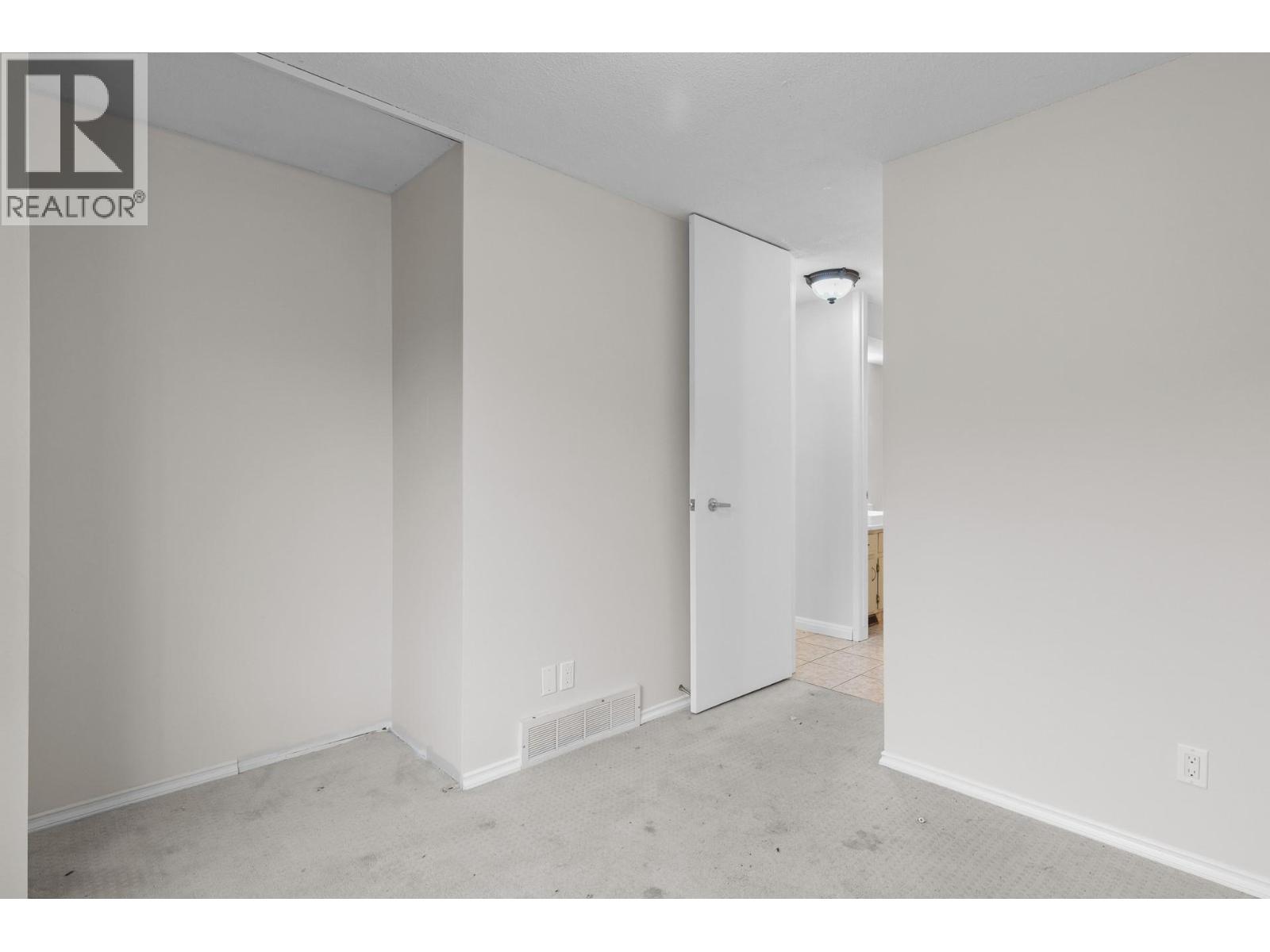 1660 Ufton Court Unit# 103