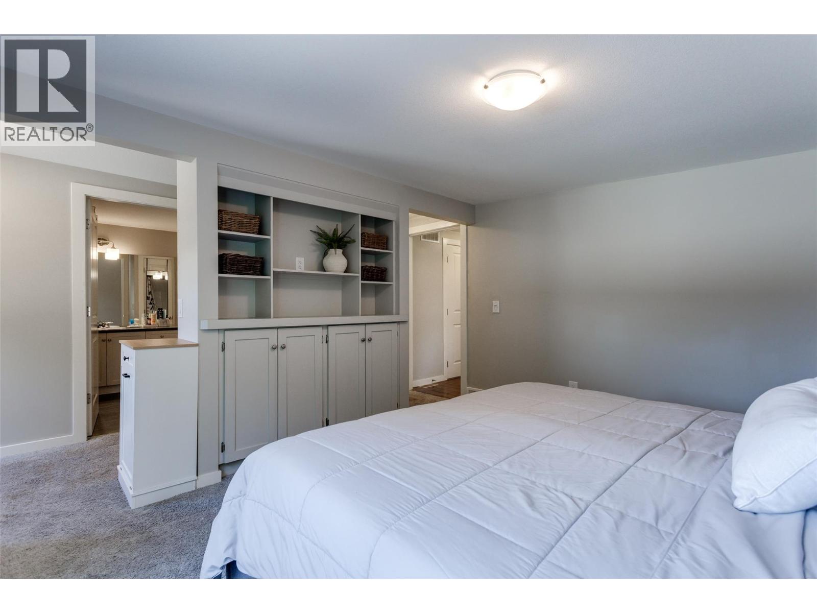 3381 Village Green Way Unit# 13