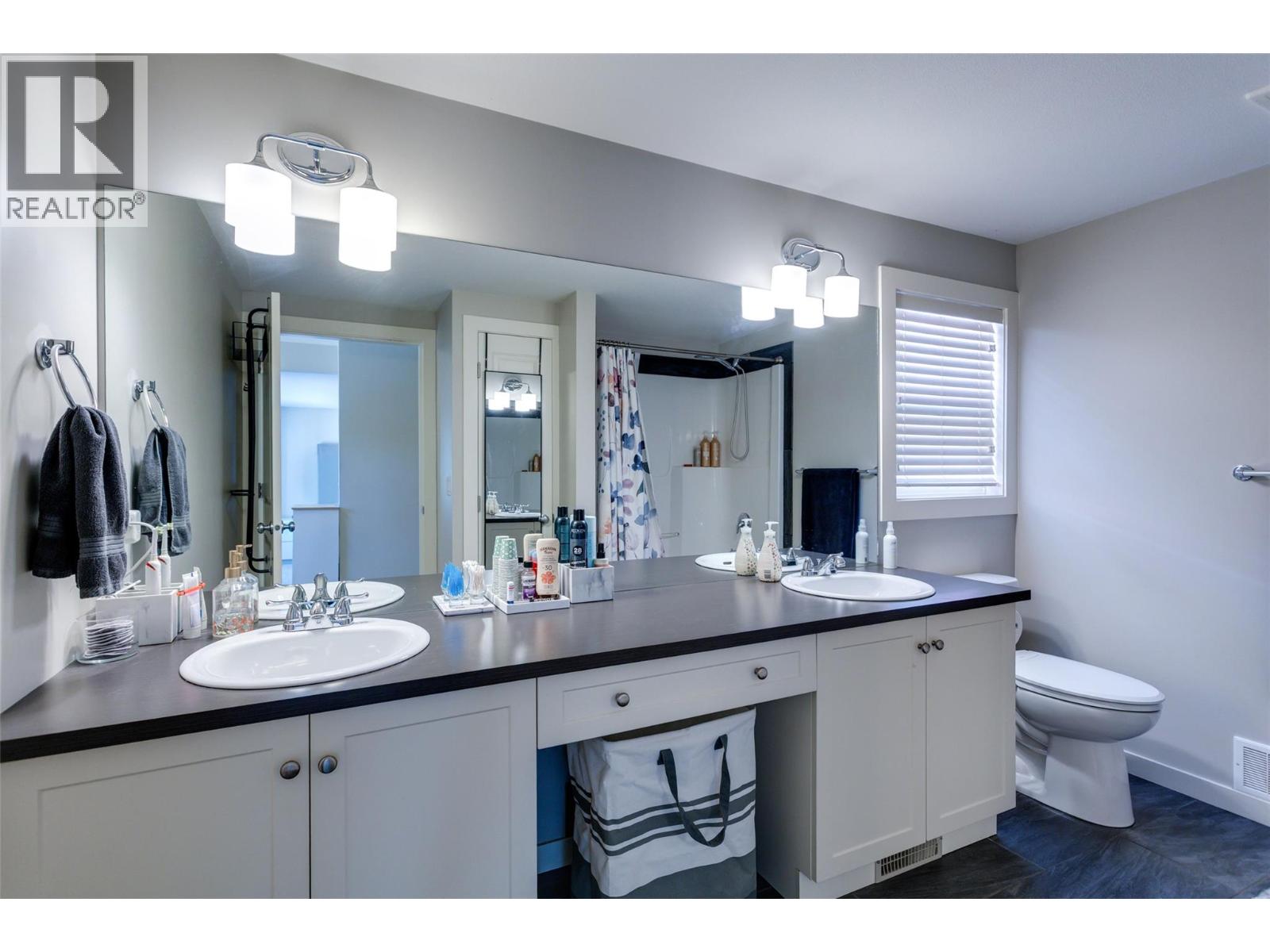 3381 Village Green Way Unit# 13
