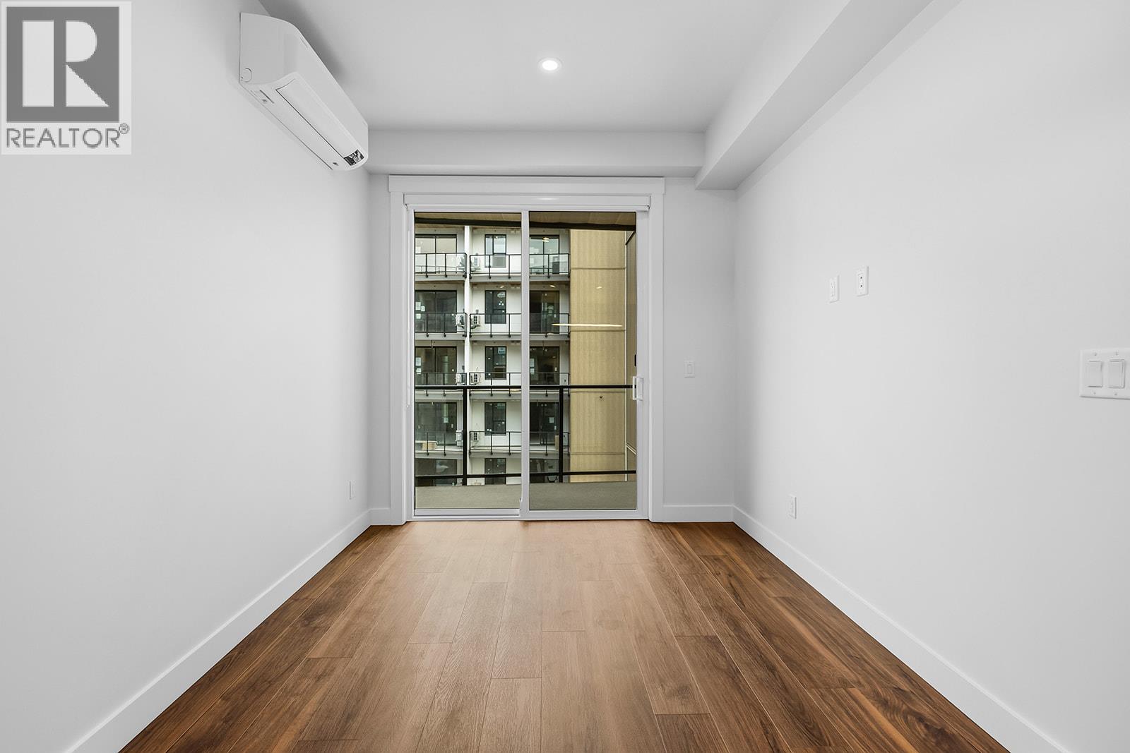 1280 Sutherland Avenue Unit# 404