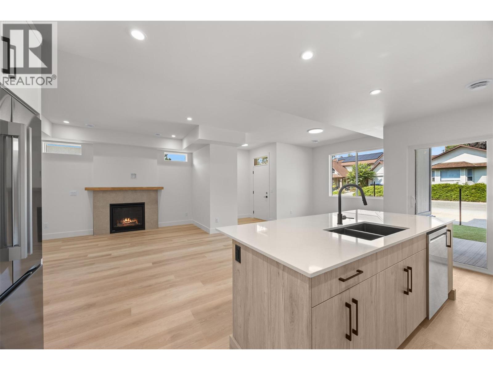 773 Kinnear Avenue Unit# 1