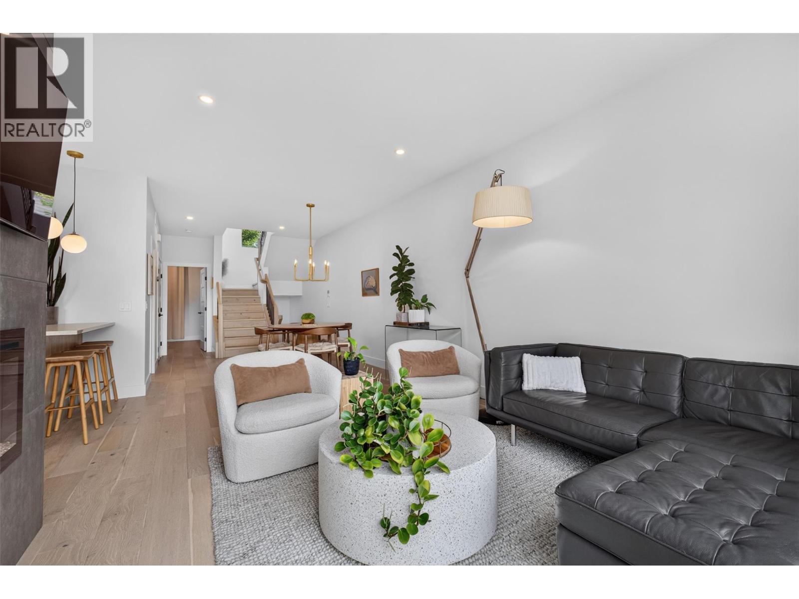 945 Borden Avenue Unit# 1