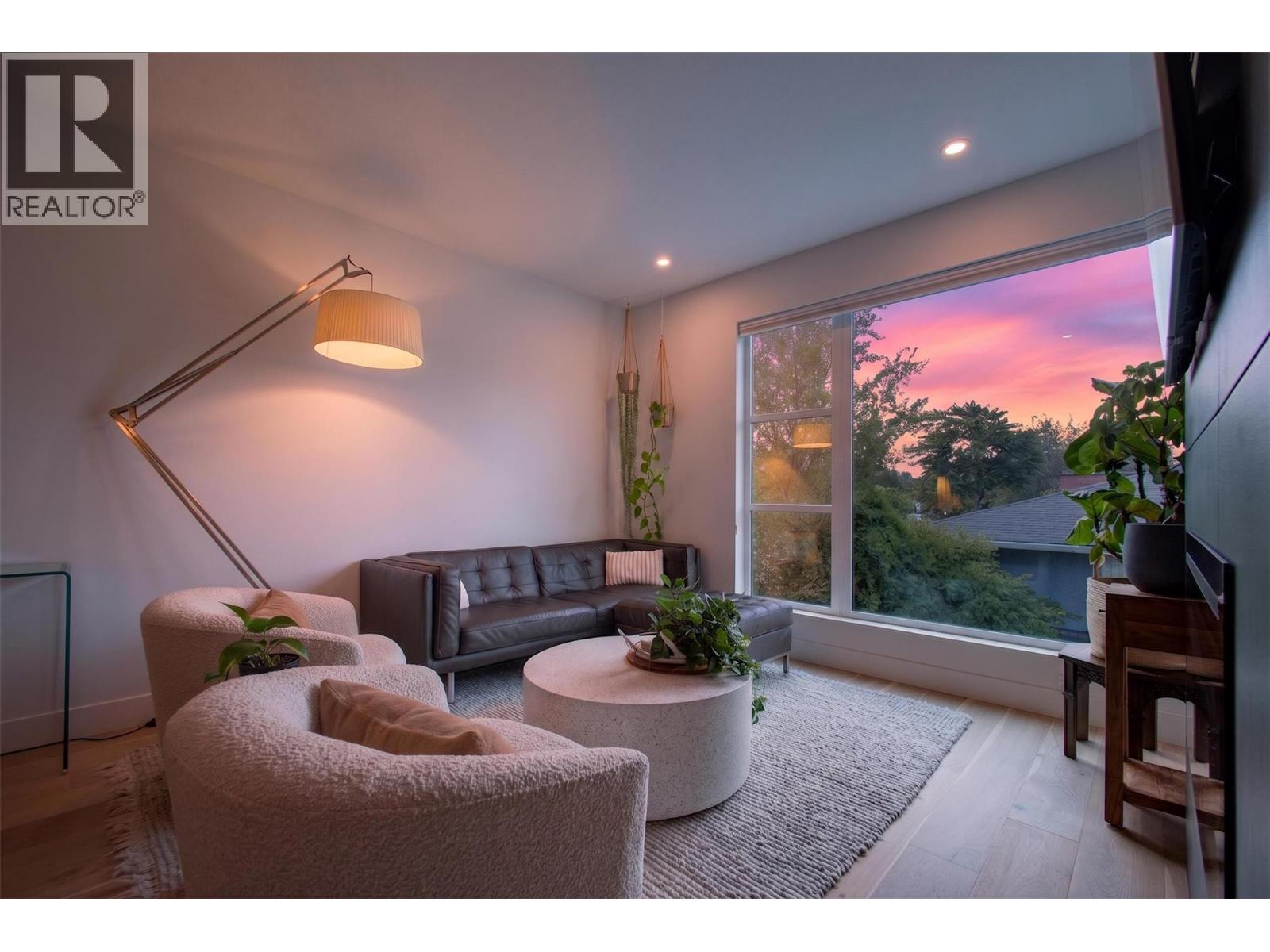 945 Borden Avenue Unit# 1