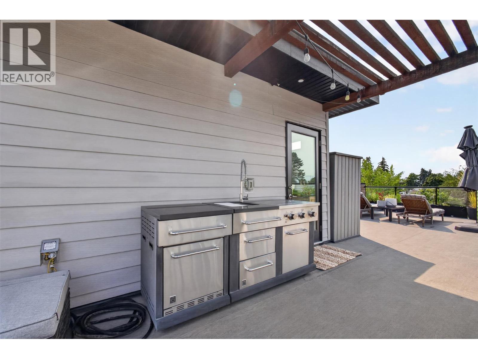 945 Borden Avenue Unit# 1