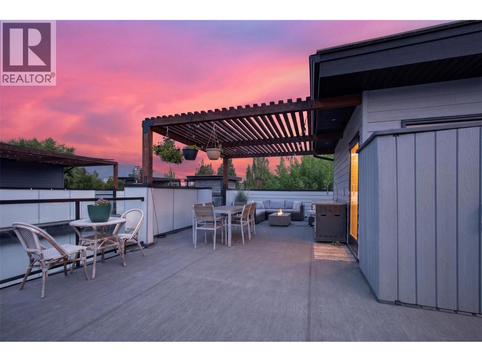 945 Borden Avenue Unit# 1