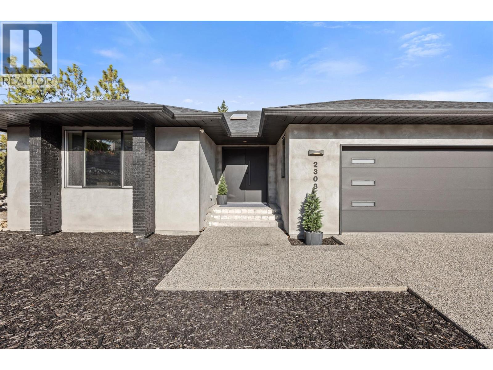 2308 Lillooet Crescent