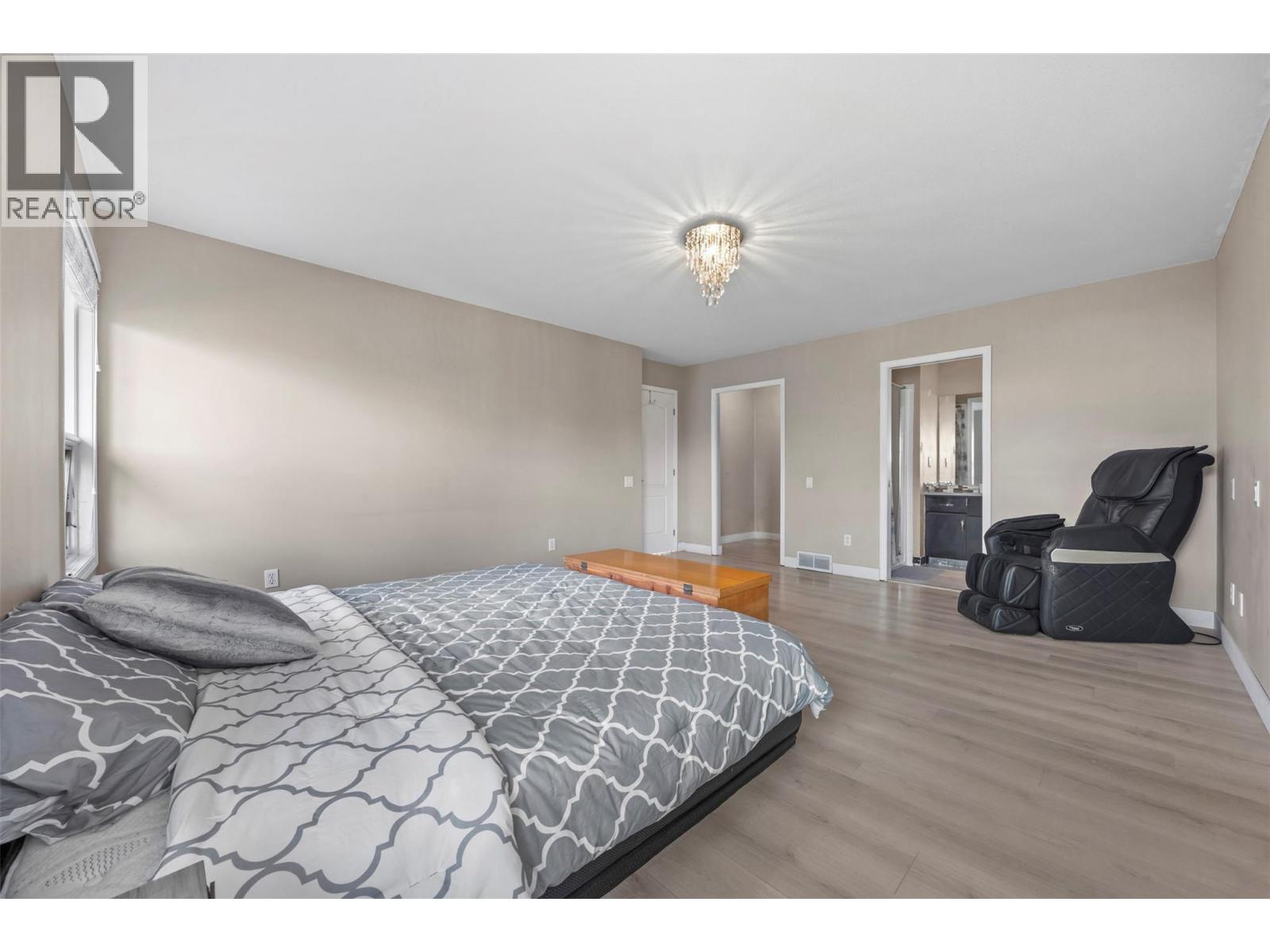2308 Lillooet Crescent