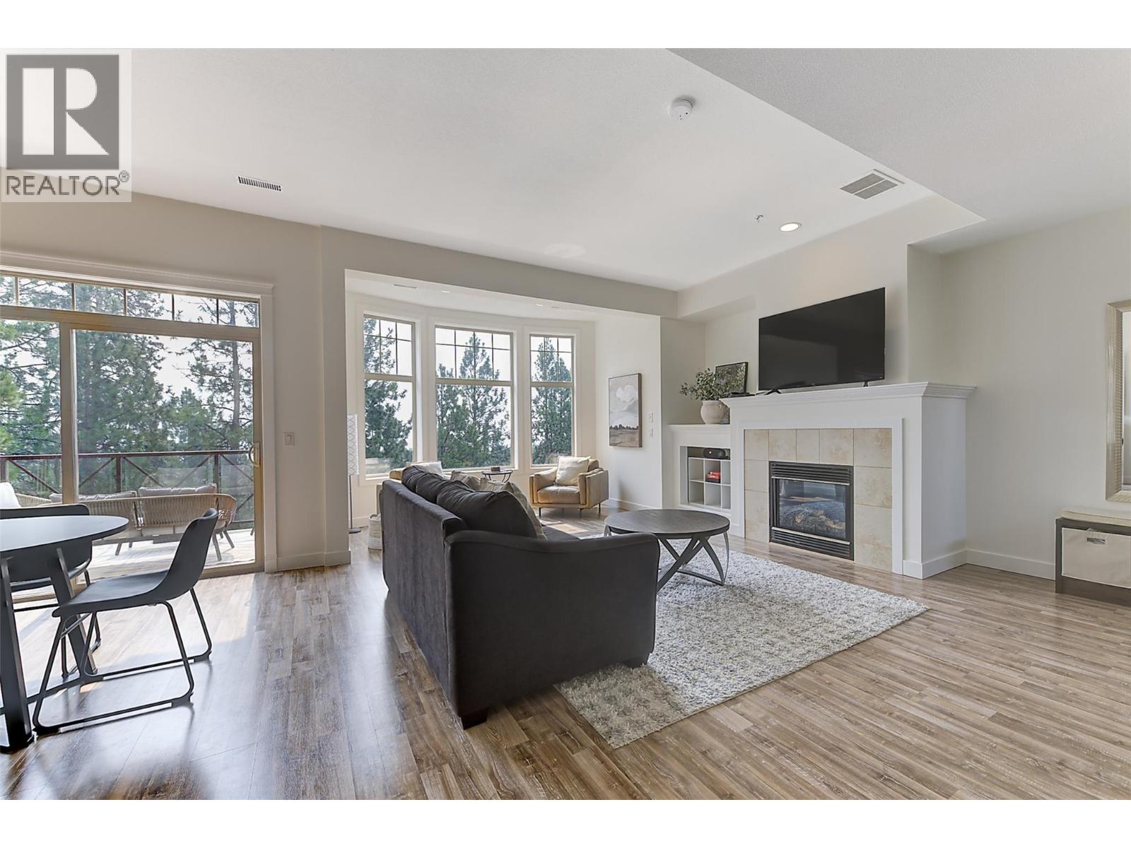 1795 Country Club Drive Unit# 204
