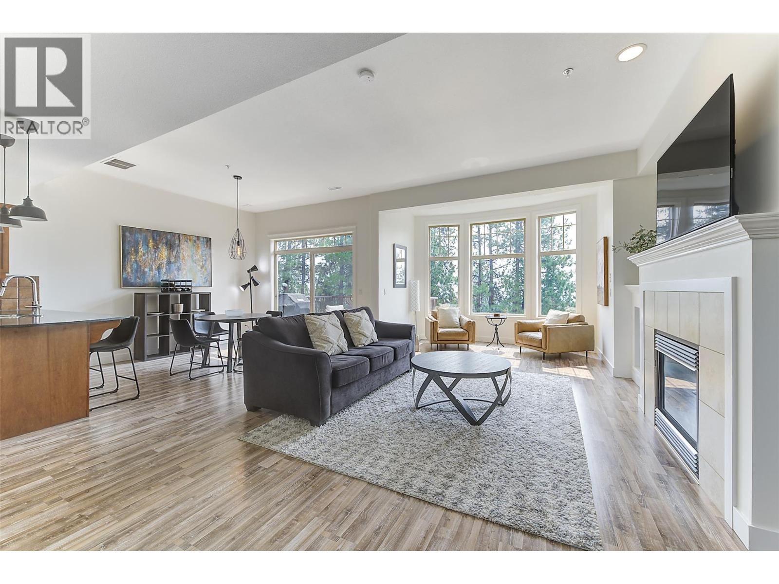1795 Country Club Drive Unit# 204