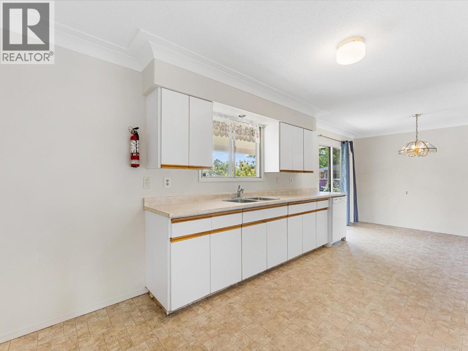 465 Hollydell Road