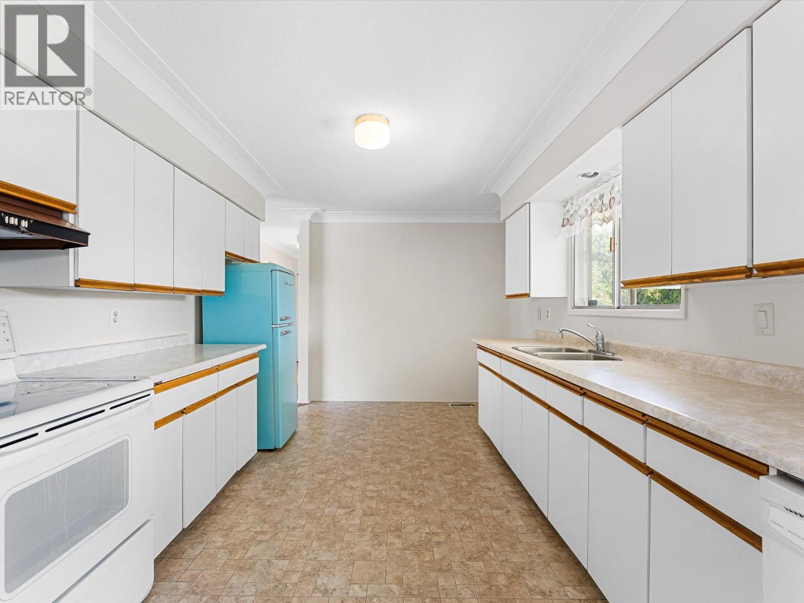 465 Hollydell Road