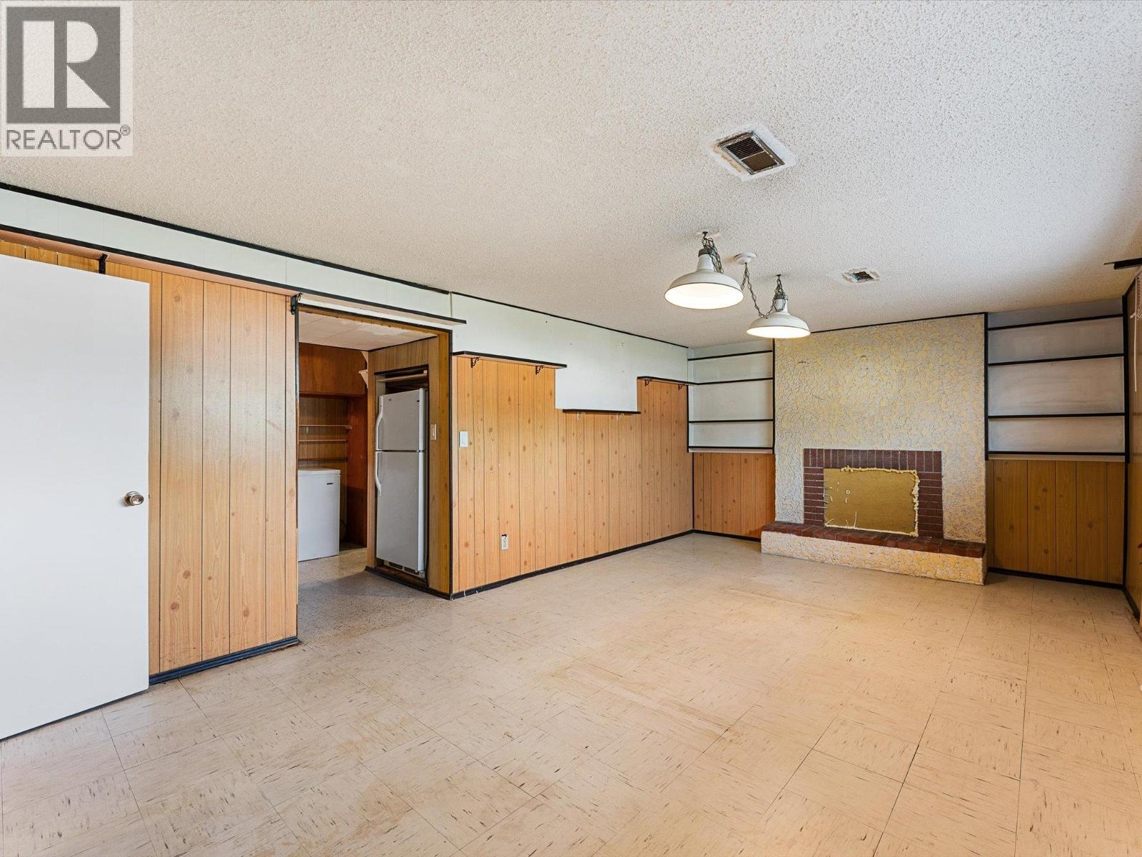 465 Hollydell Road