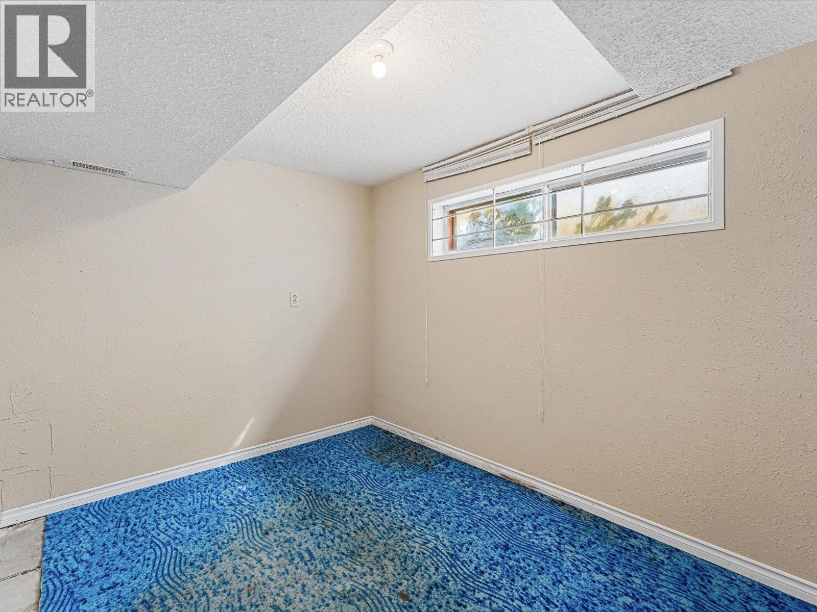 465 Hollydell Road