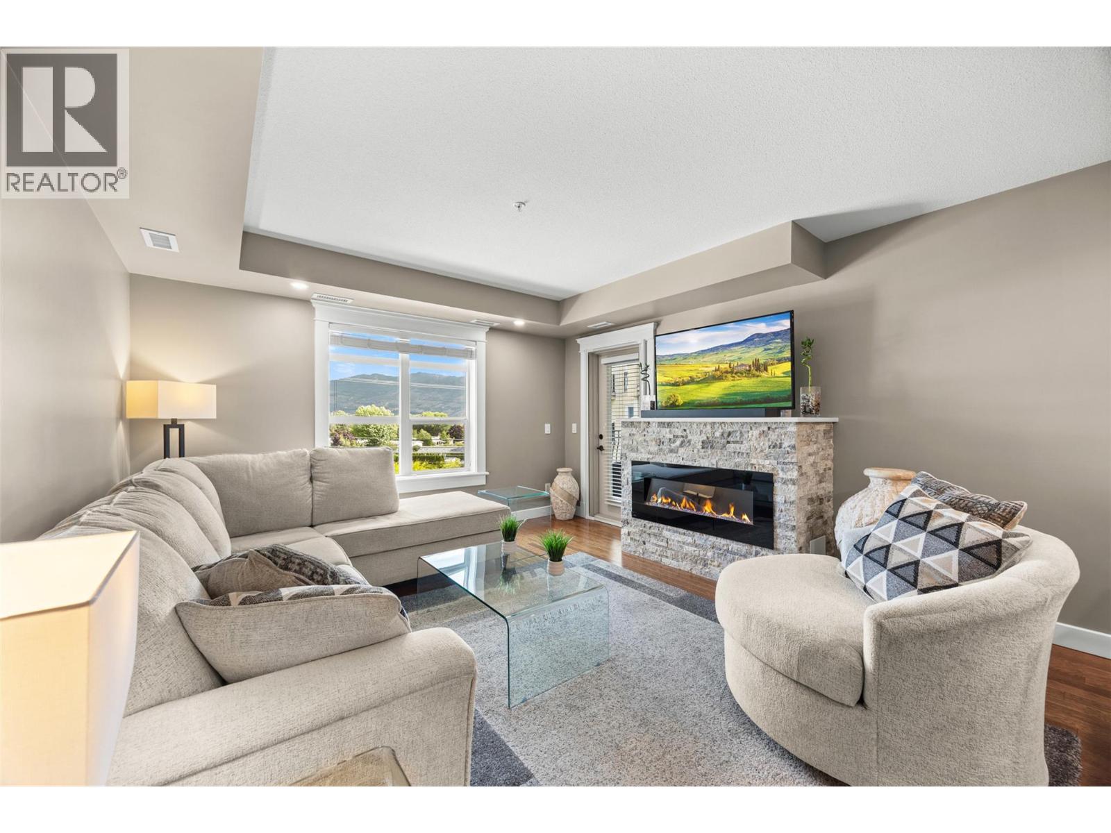 2070 Boucherie Road Unit# 301
