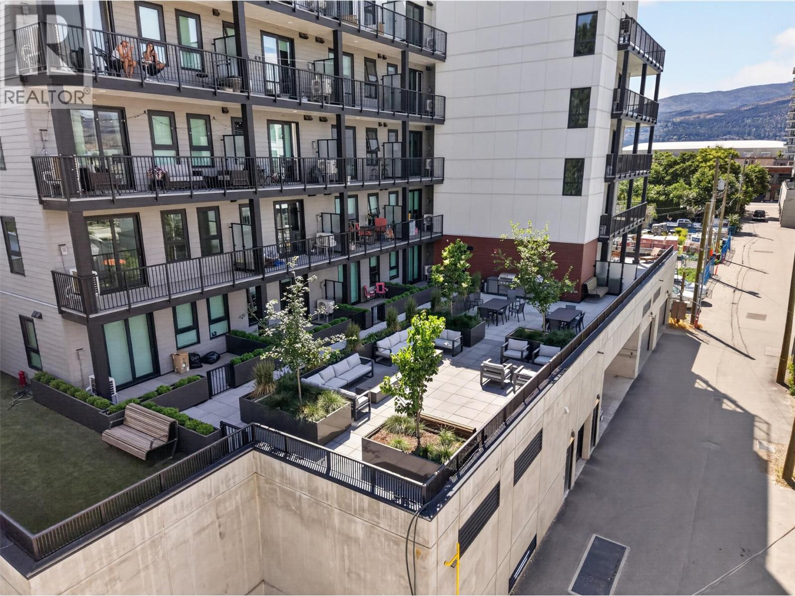 620 Coronation Avenue Unit# 211