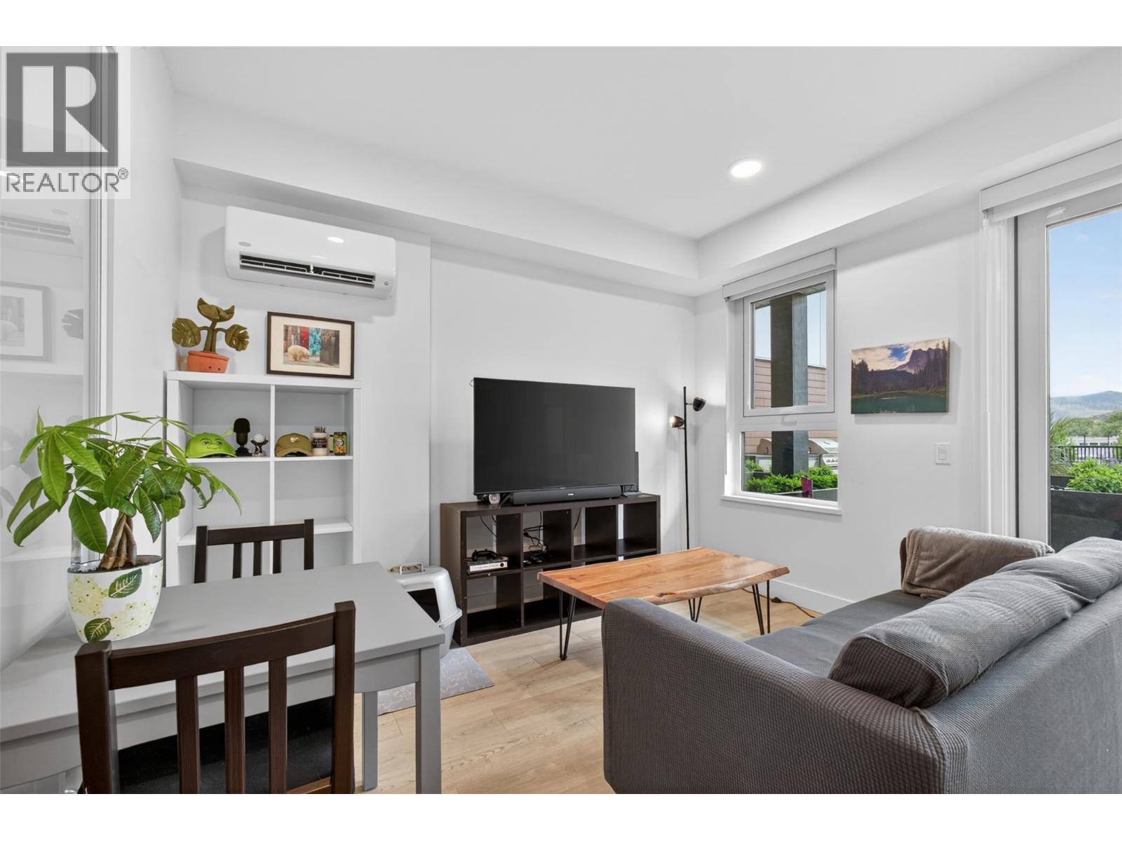620 Coronation Avenue Unit# 211