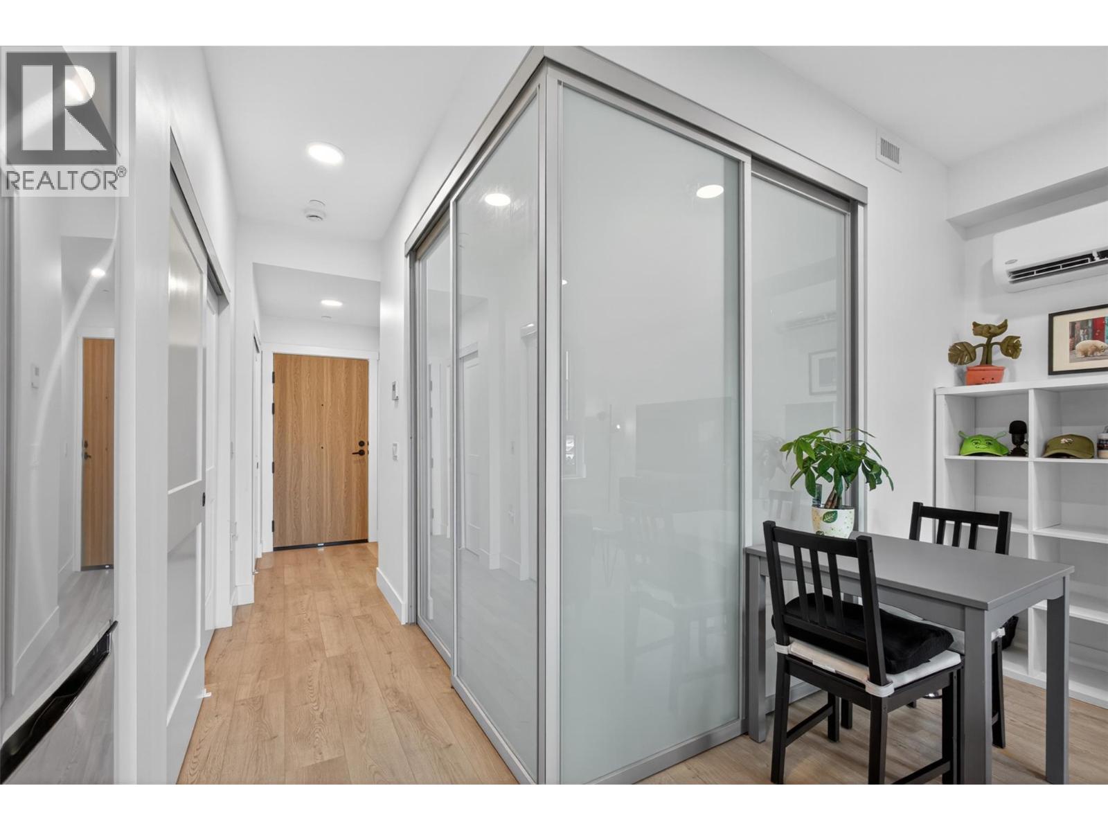 620 Coronation Avenue Unit# 211