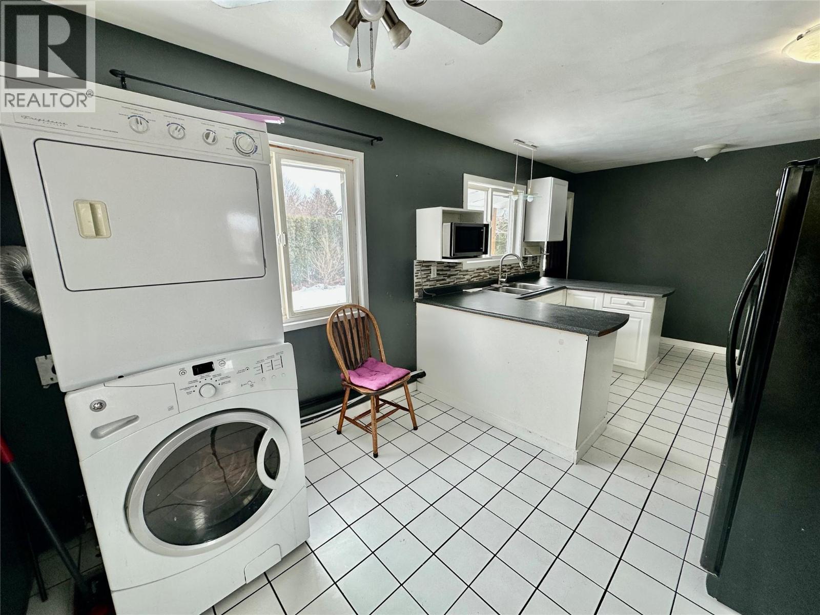 475 Hollywood Road S