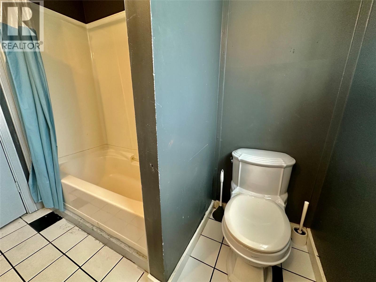 475 Hollywood Road S