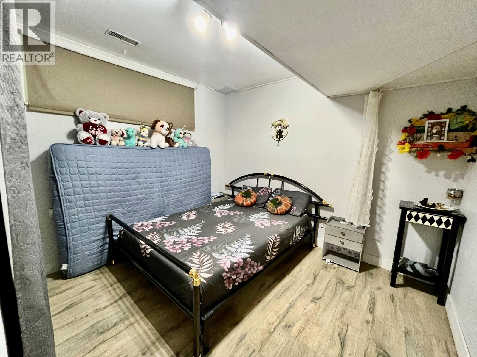 475 Hollywood Road S