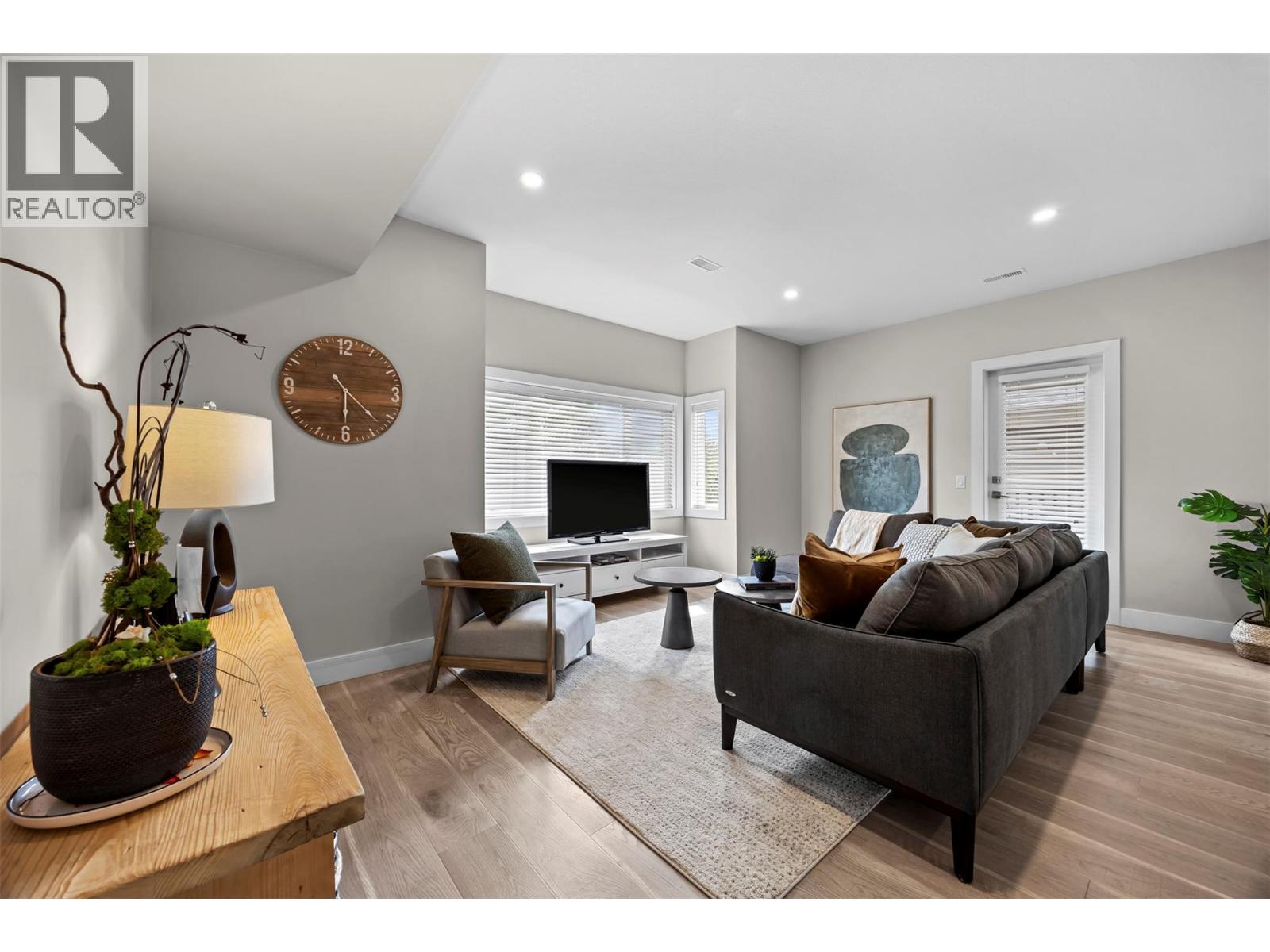 255 Taylor Road Unit# 18