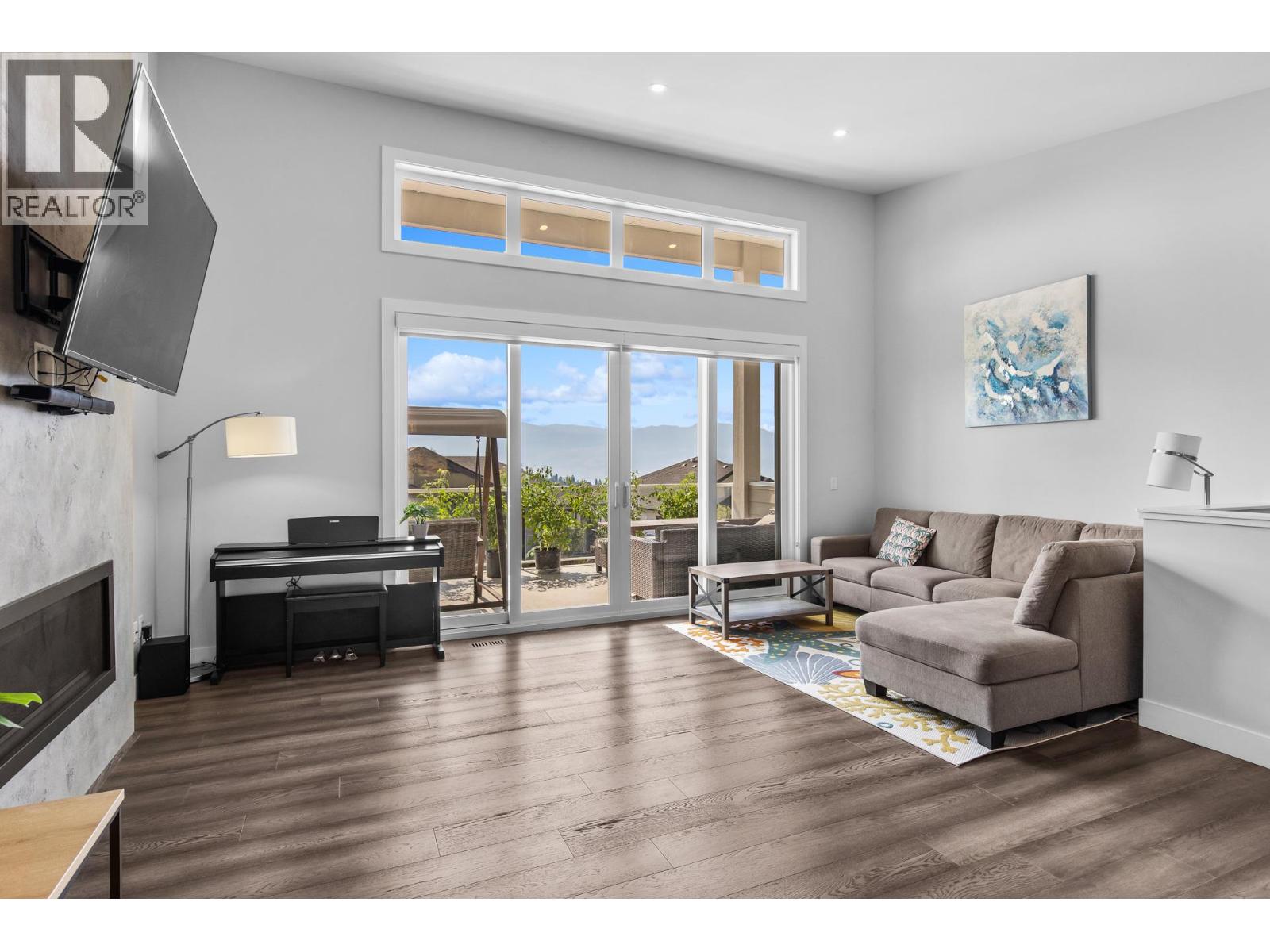 2562 Crown Crest Drive