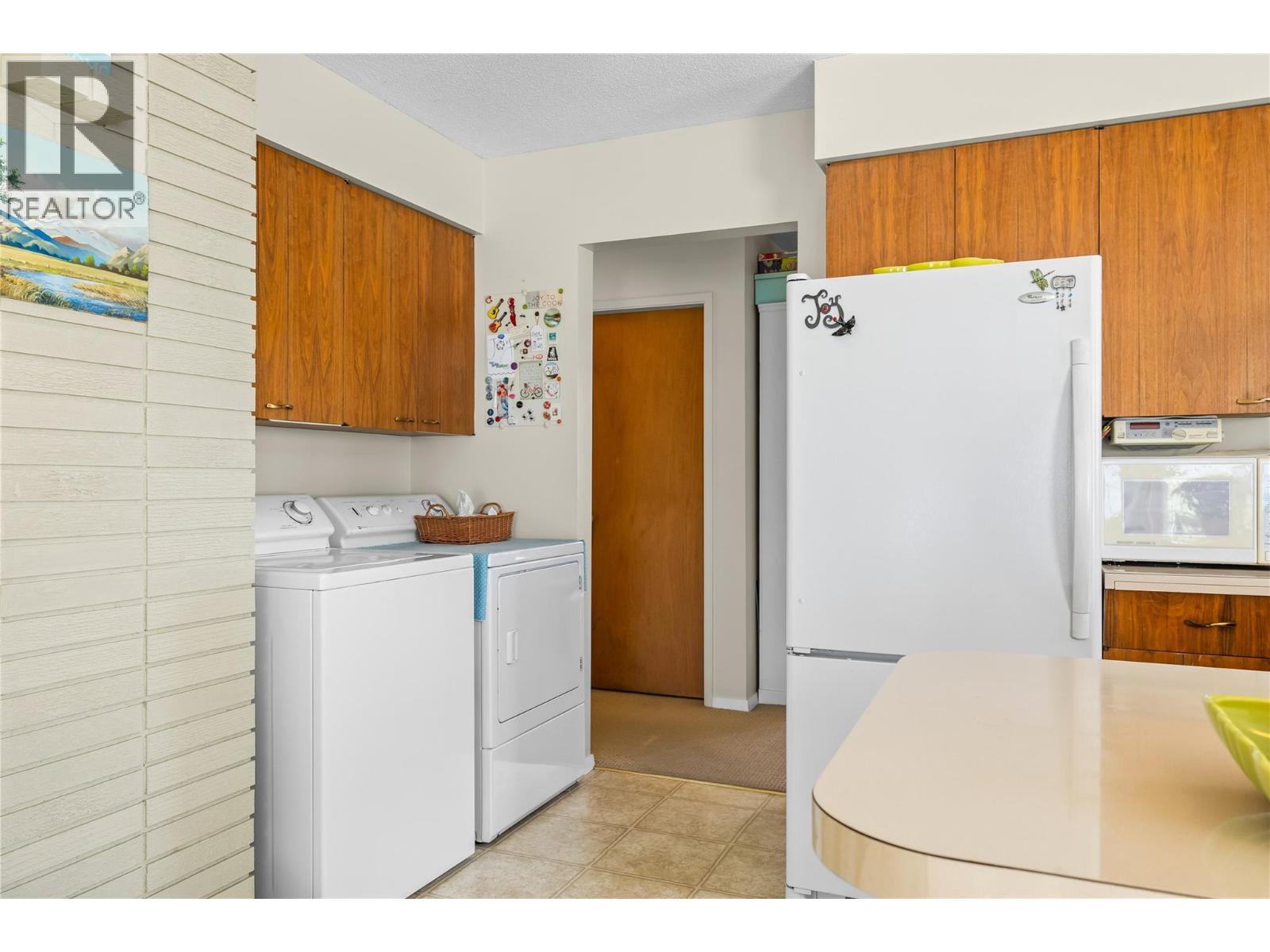 4088 Lakeshore Road