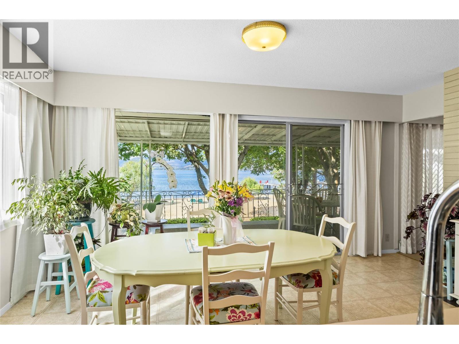 4088 Lakeshore Road