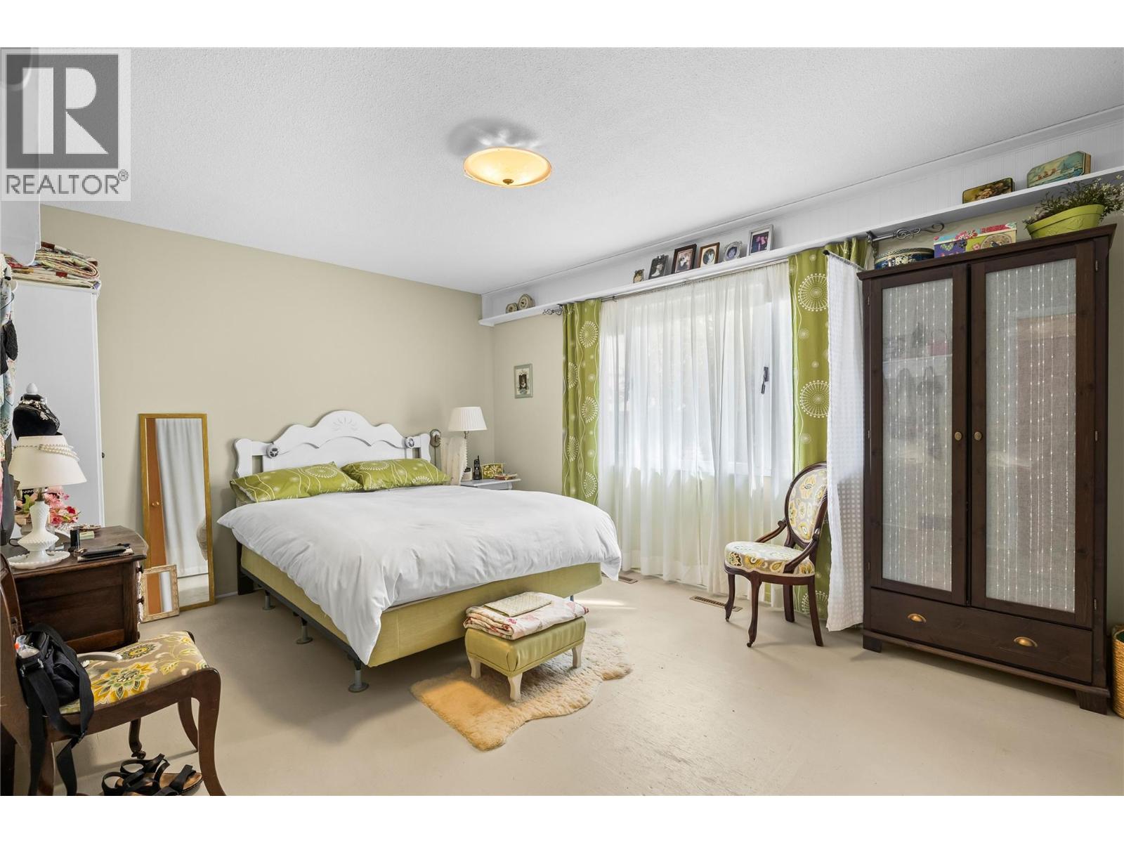 4088 Lakeshore Road