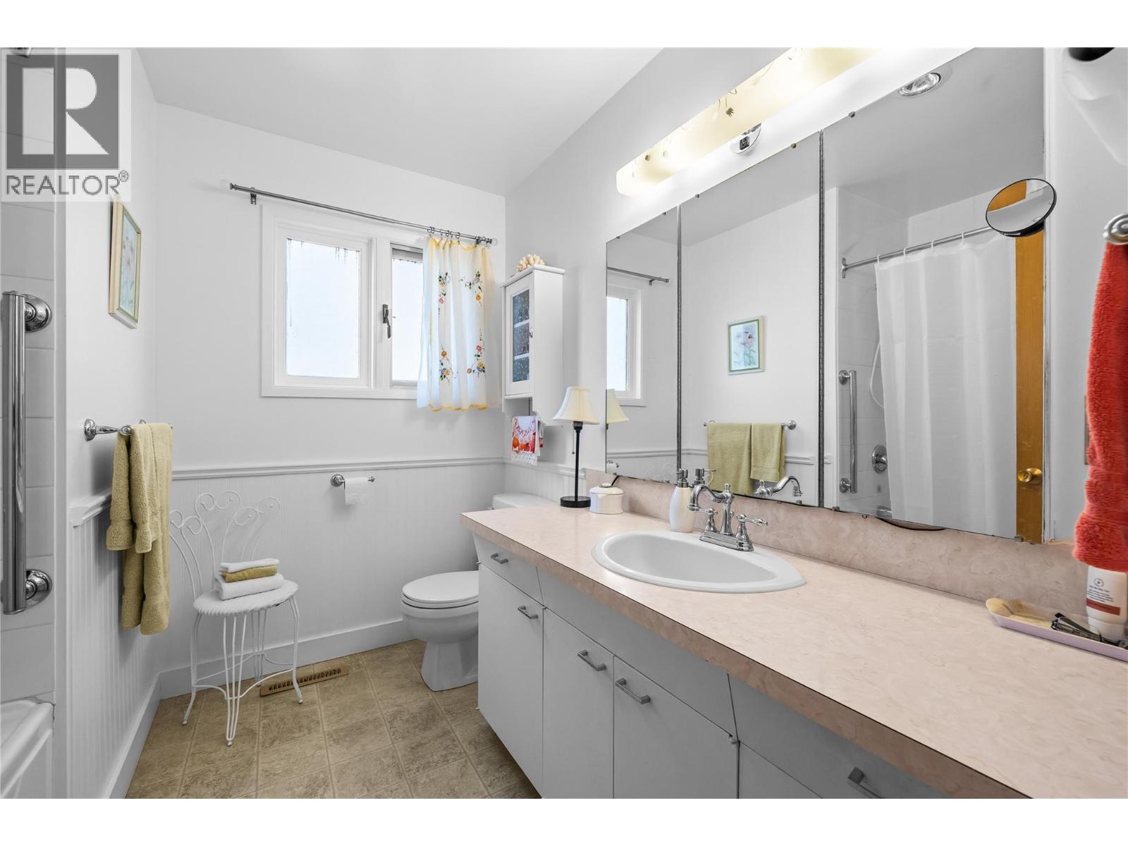 4088 Lakeshore Road