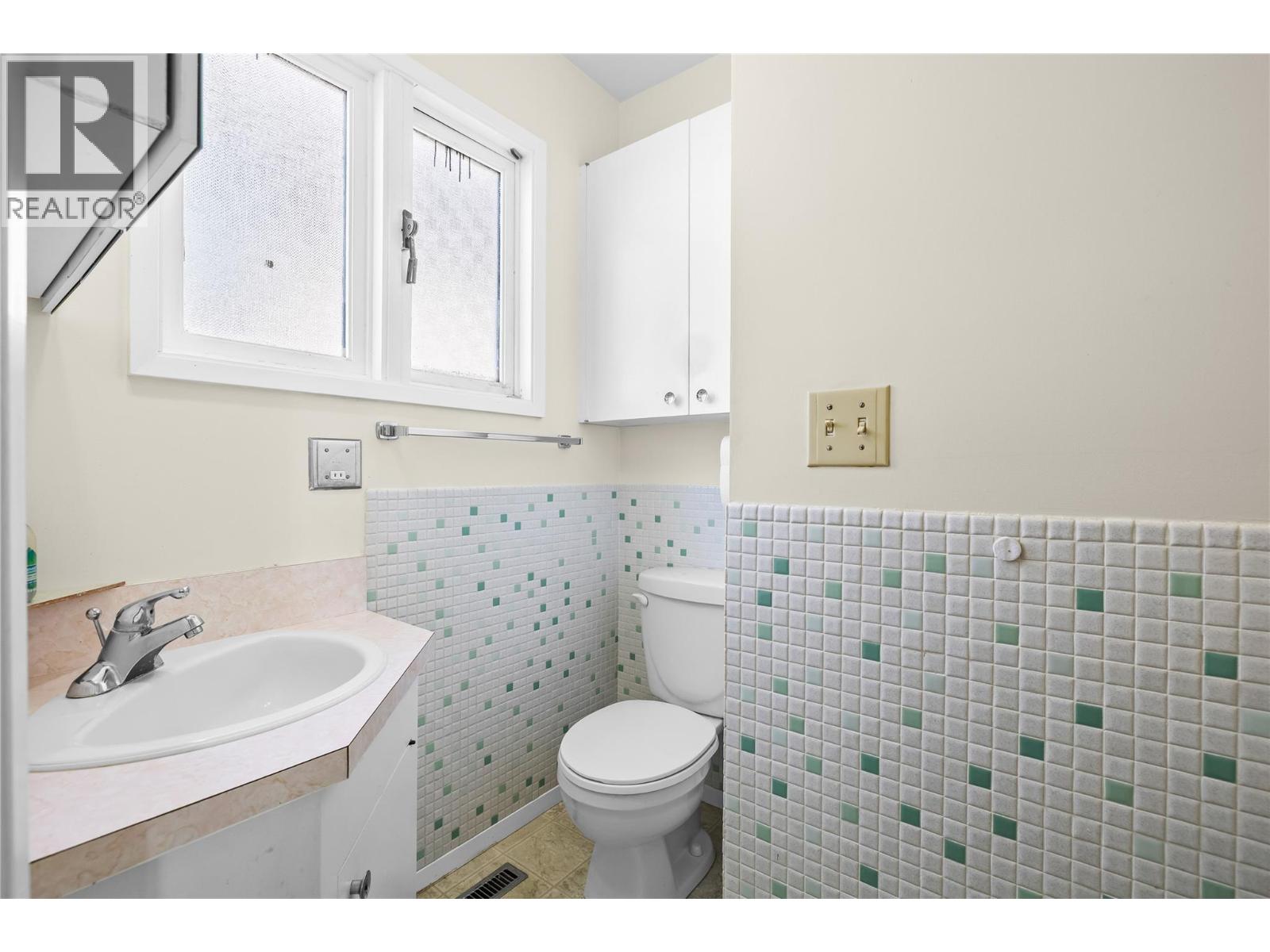 4088 Lakeshore Road