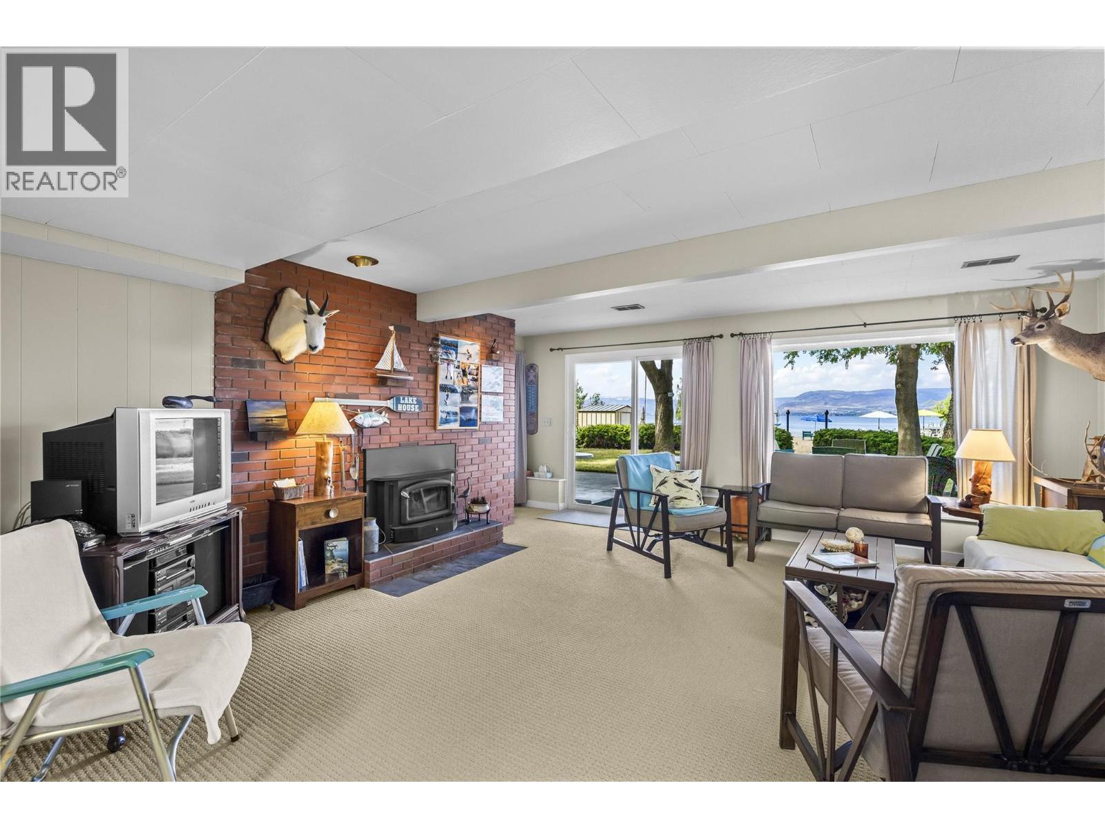 4088 Lakeshore Road