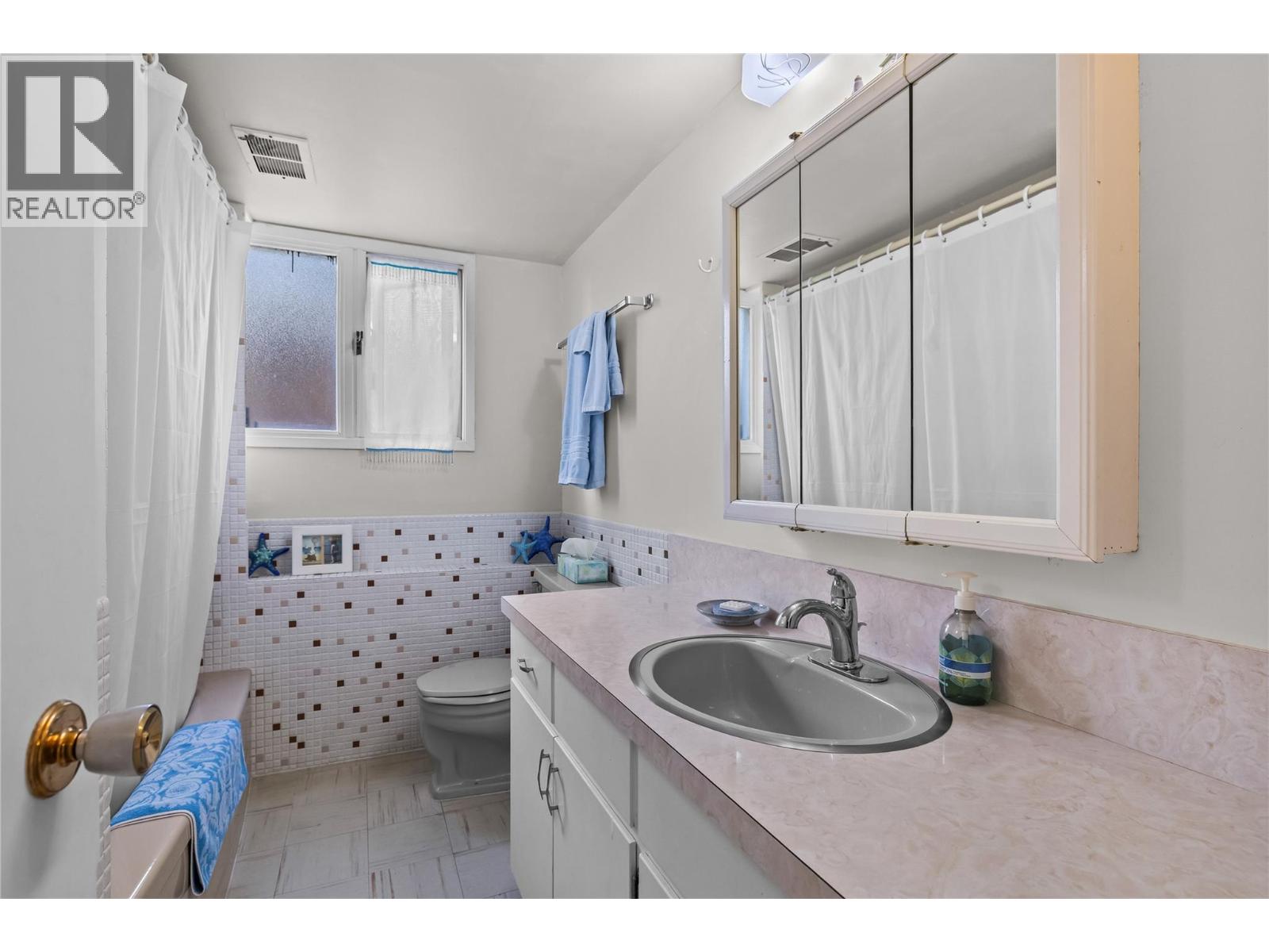 4088 Lakeshore Road