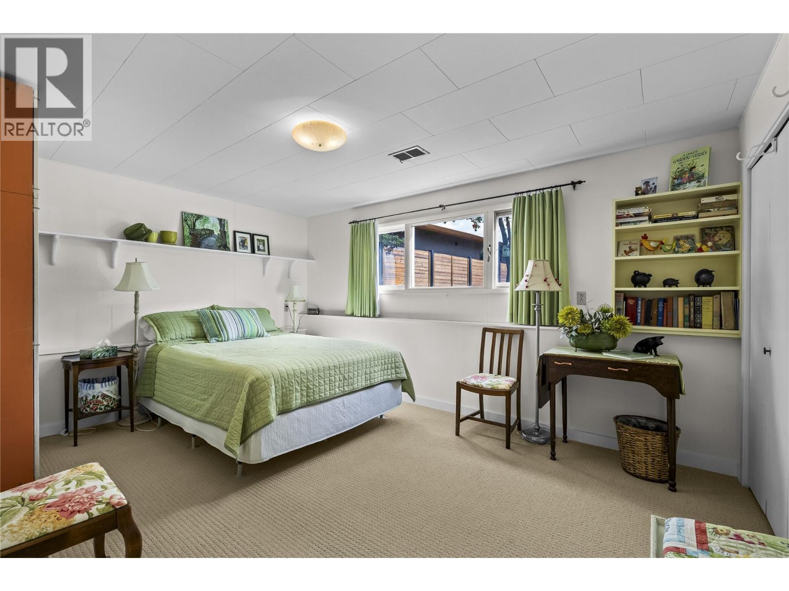 4088 Lakeshore Road