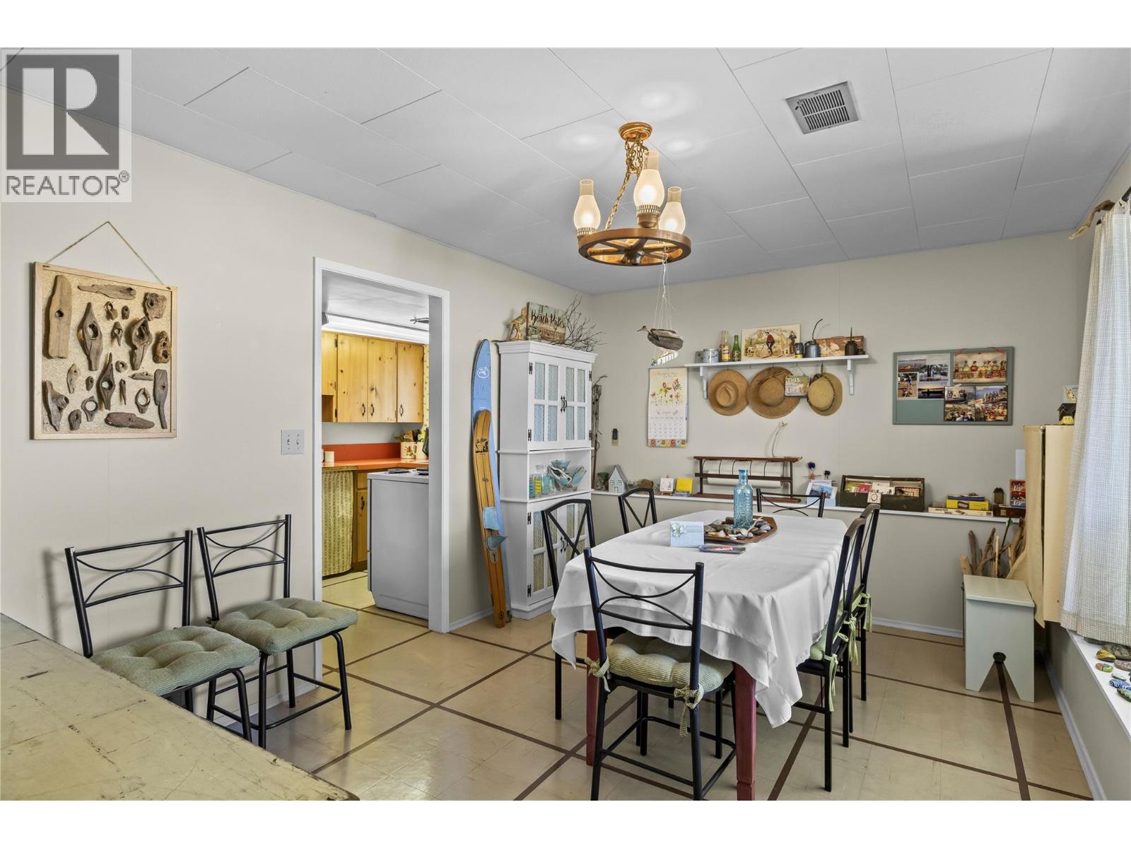 4088 Lakeshore Road