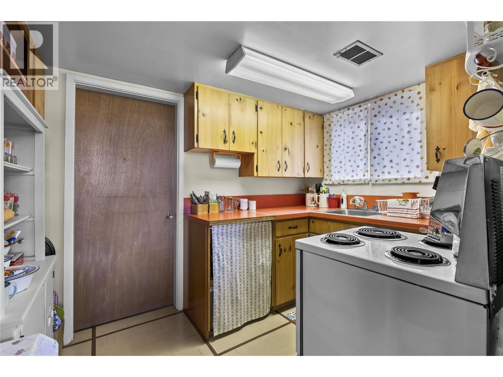 4088 Lakeshore Road