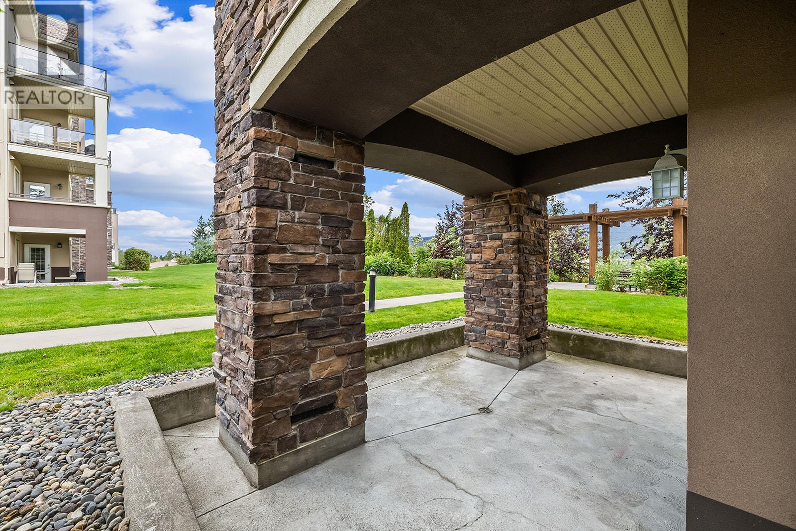 1873 Country Club Drive Unit# 2221
