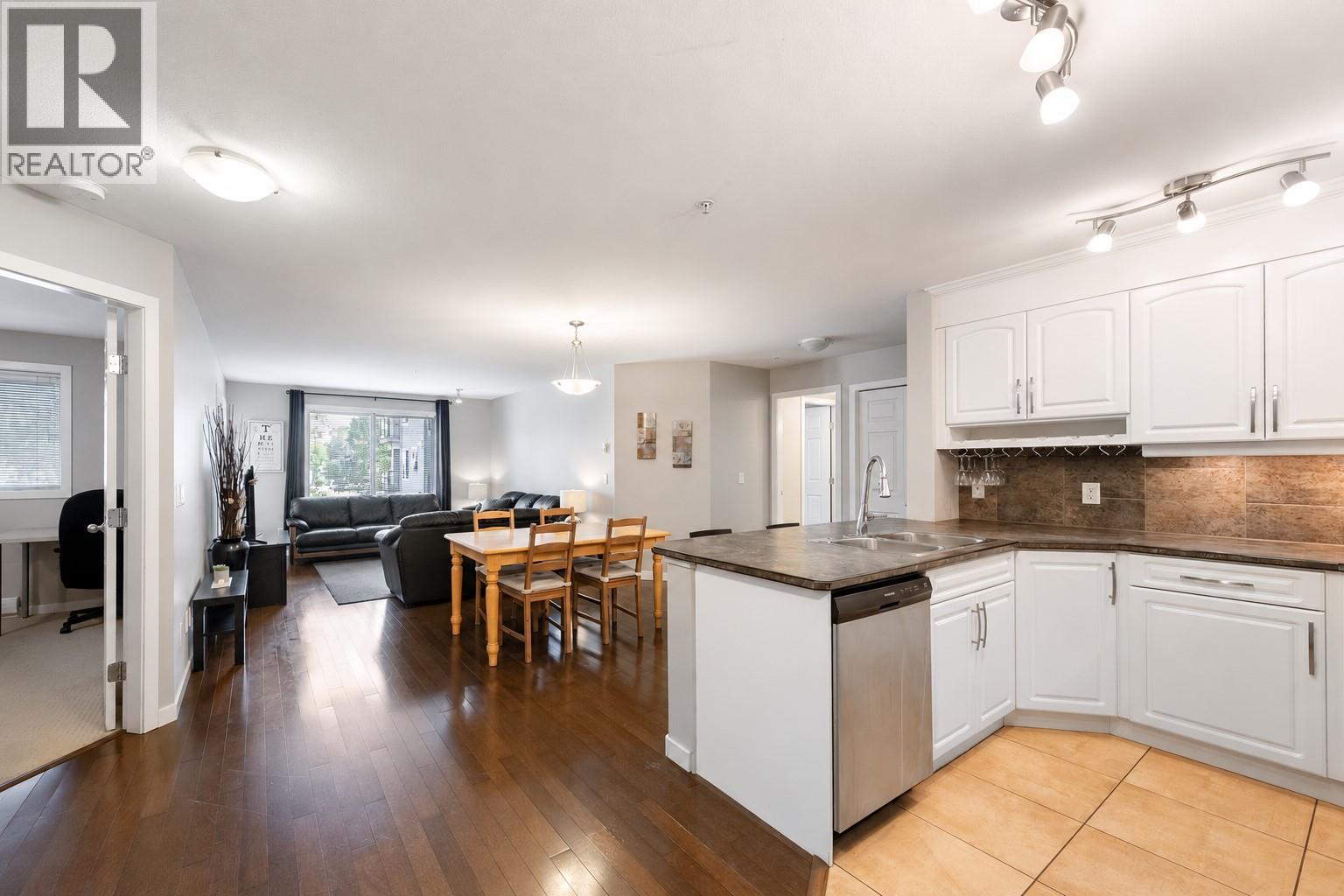 135 Ziprick Road Unit# 206
