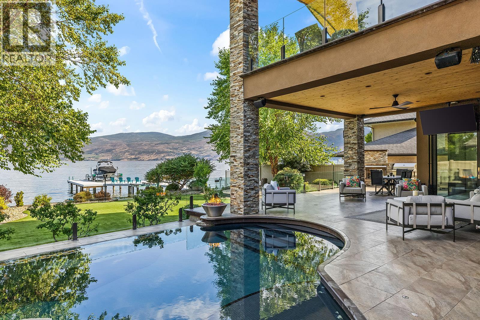 4165 Gellatly Road