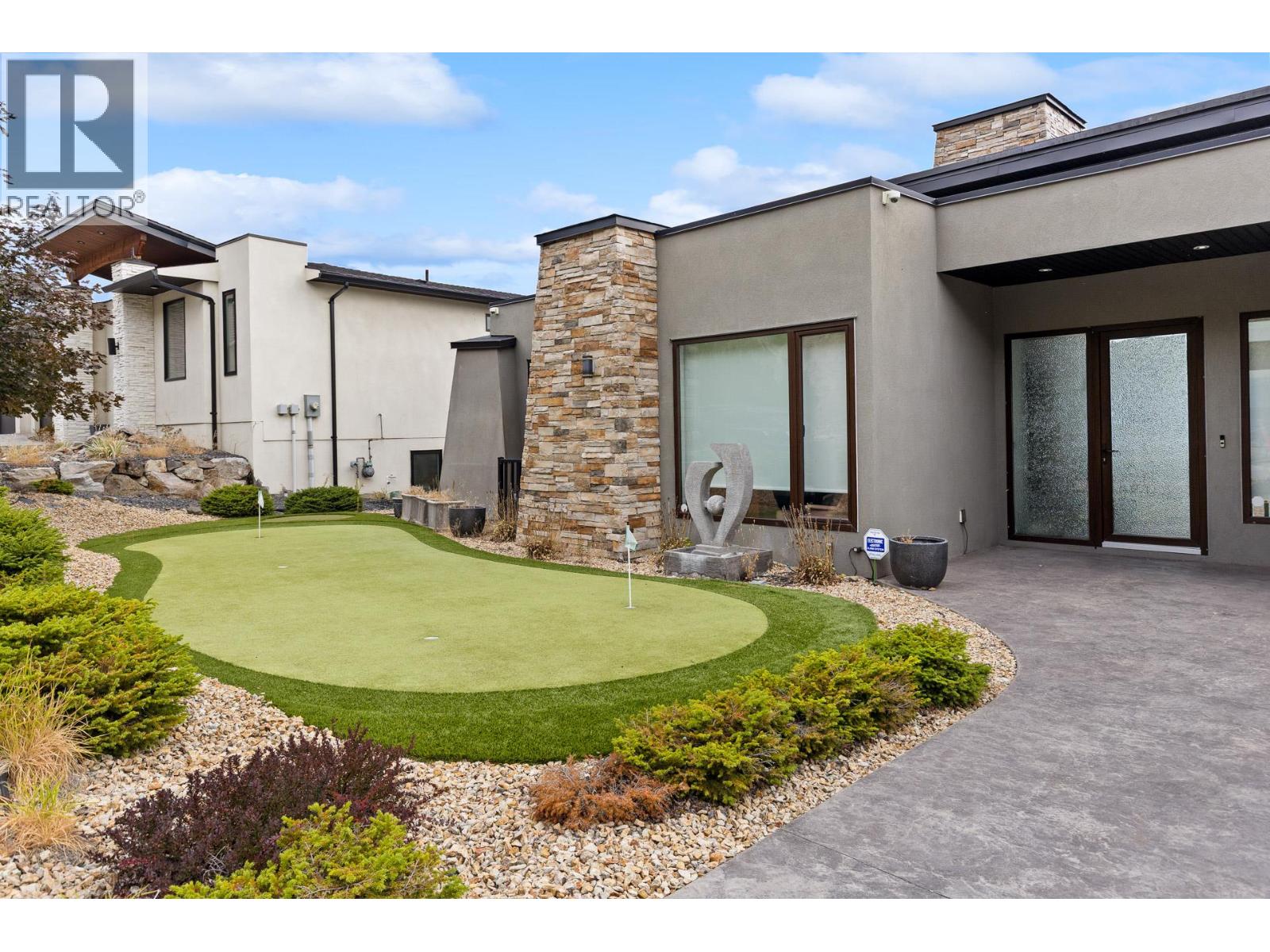 1851 Diamond View Drive