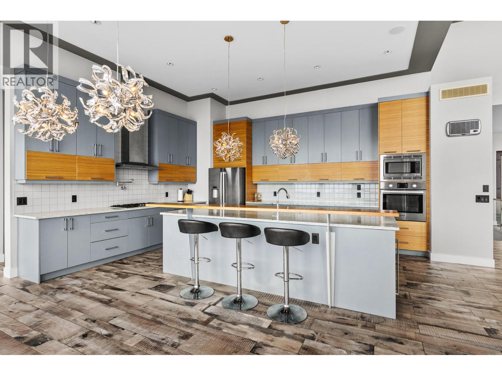 1851 Diamond View Drive