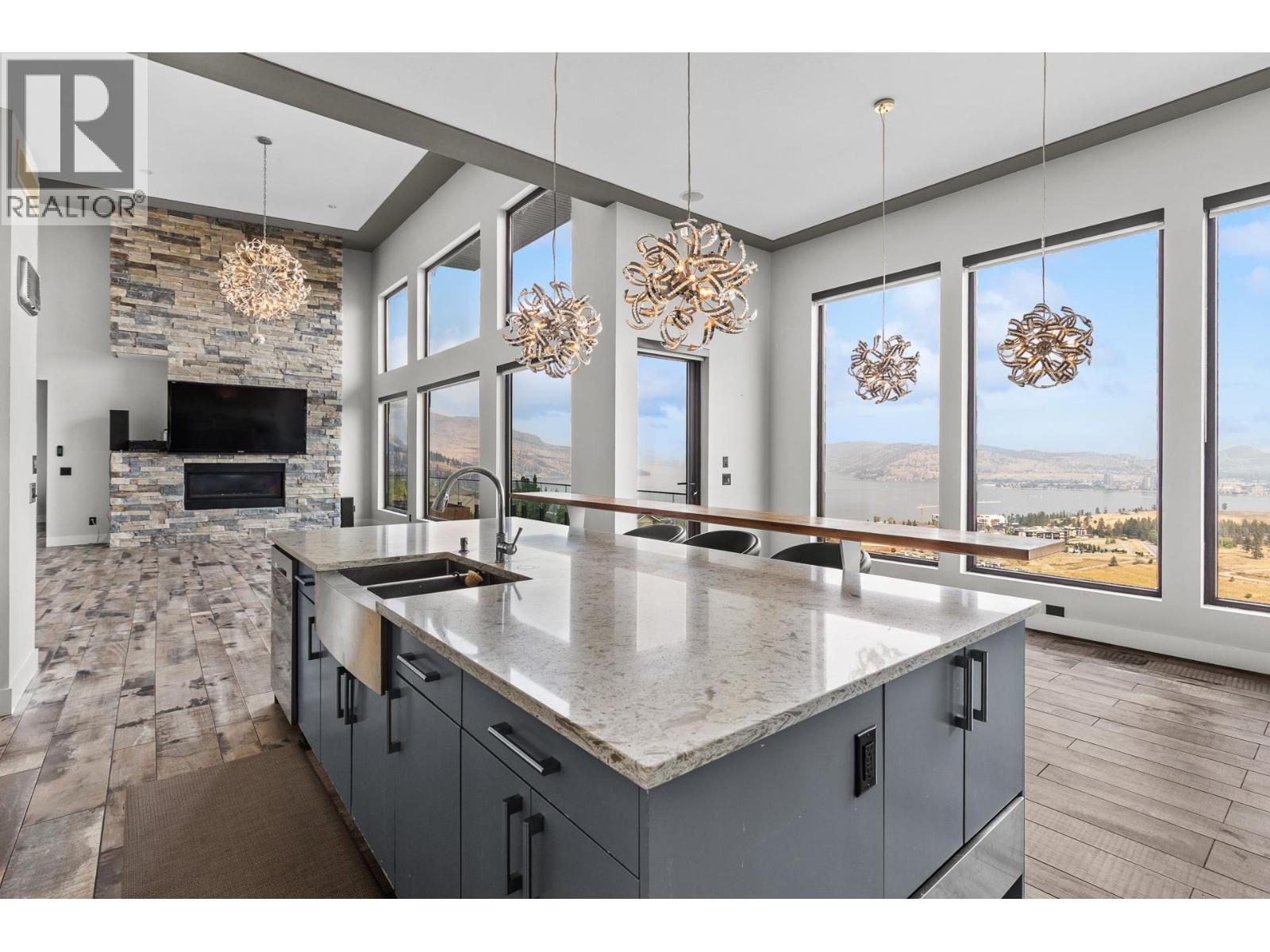 1851 Diamond View Drive